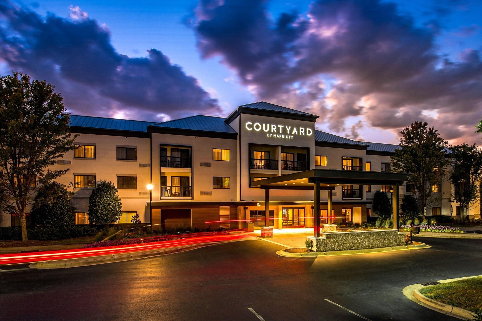 Varios Courtyard by Marriott Ballantyne