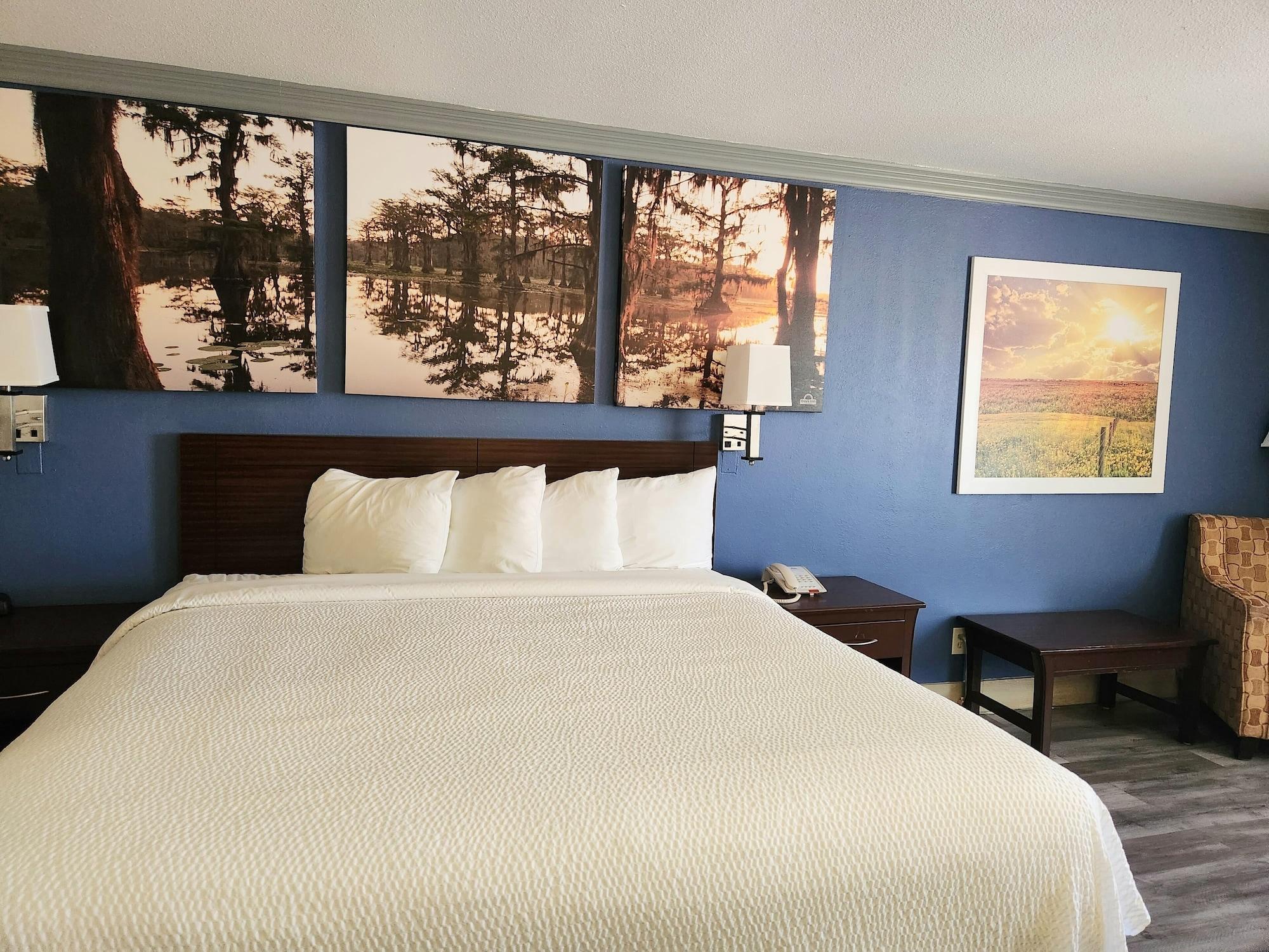 Varios Days Inn by Wyndham Rosenberg
