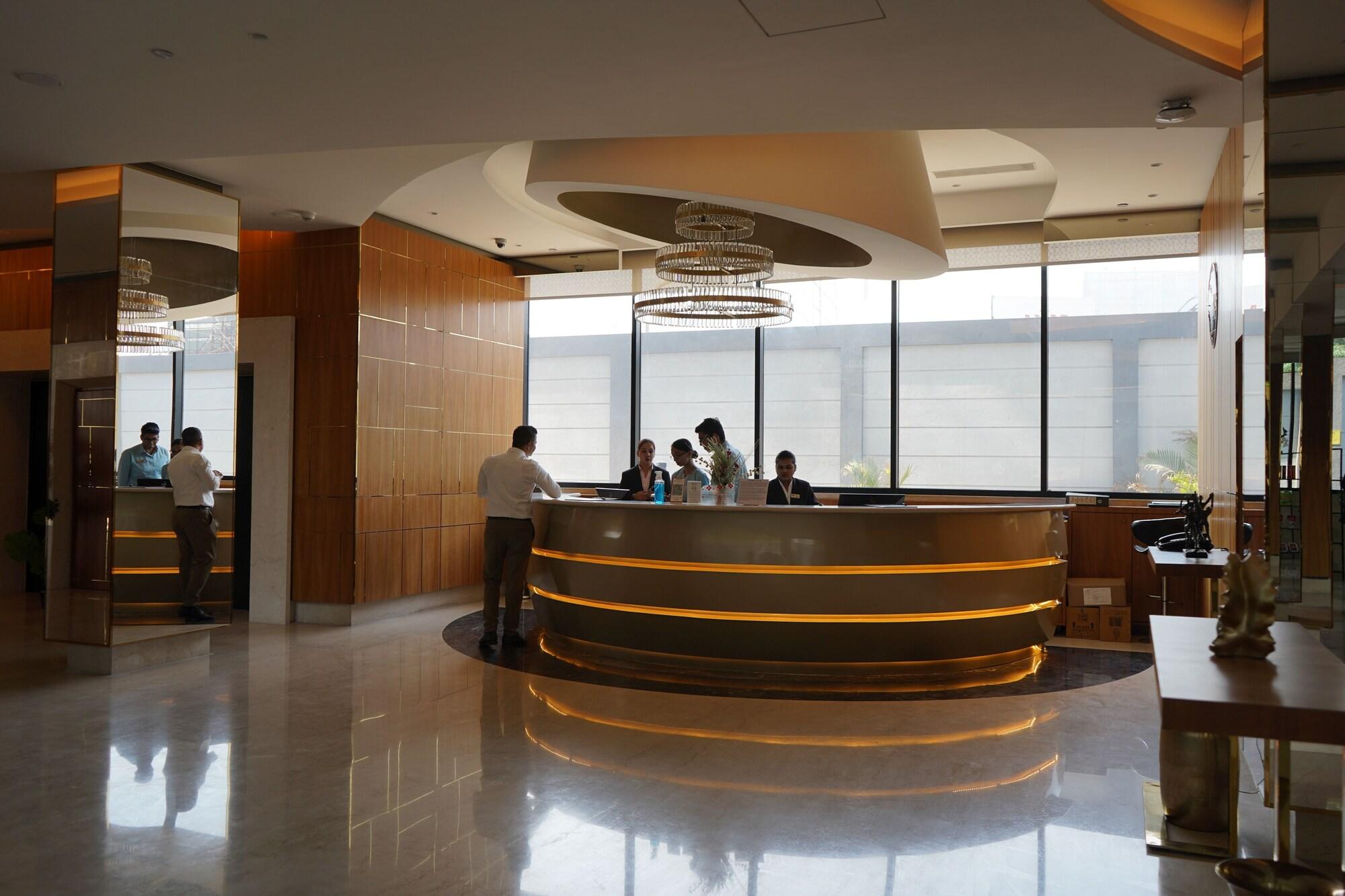 Vista Lobby Hilton Garden Inn Pune Hinjawadi