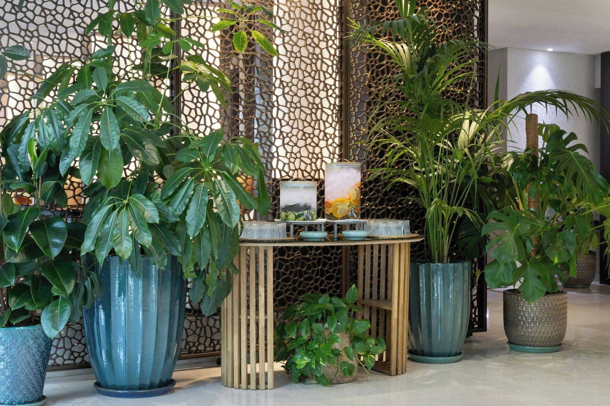 Vista Lobby Renaissance Barcelona Hotel