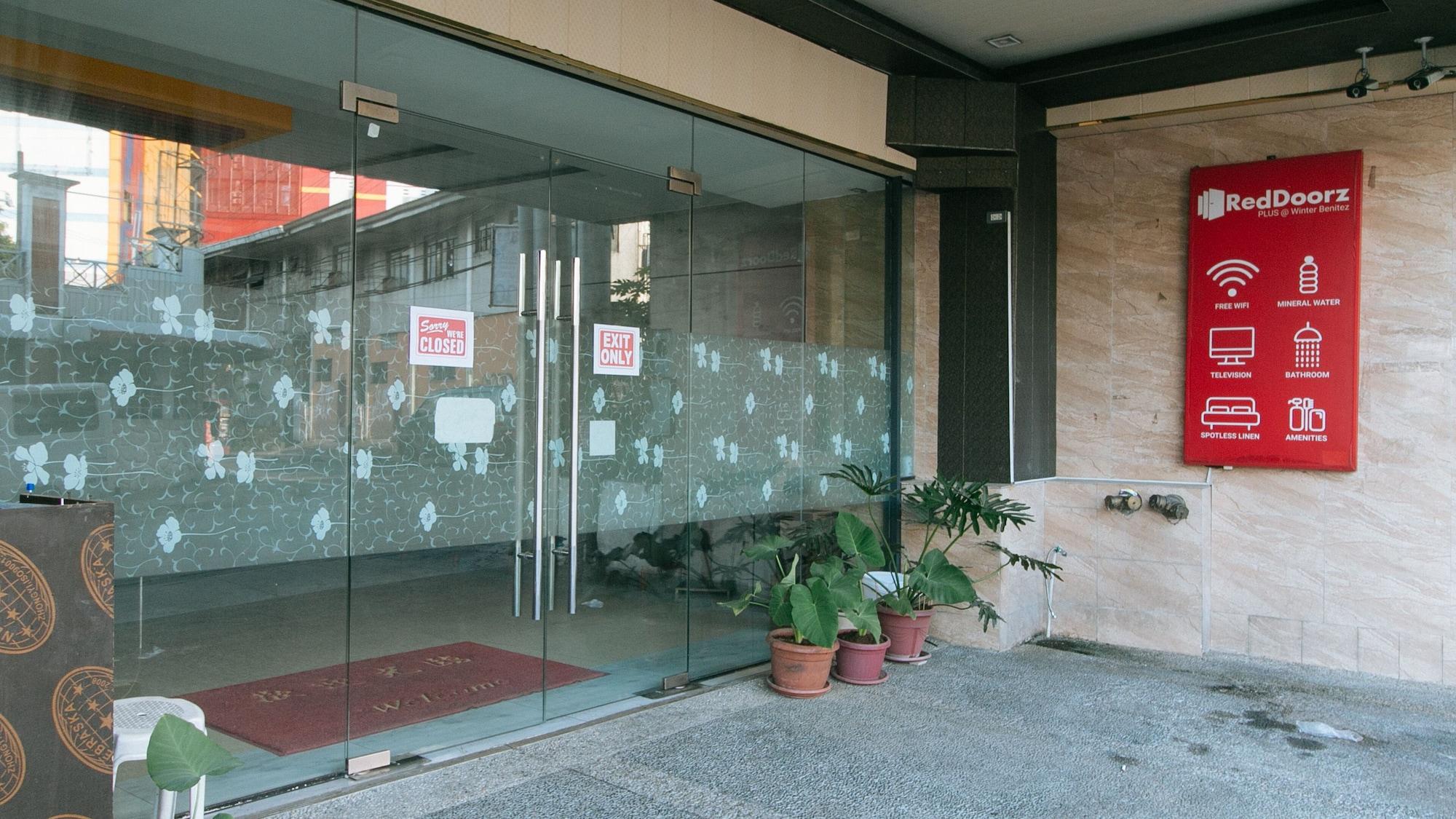 Vista Exterior RedDoorz Plus @ Winter Benitez