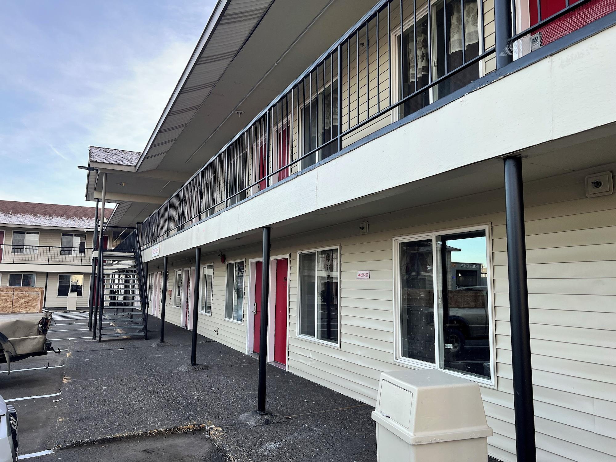 Vista Exterior King City Motel by OYO Pasco