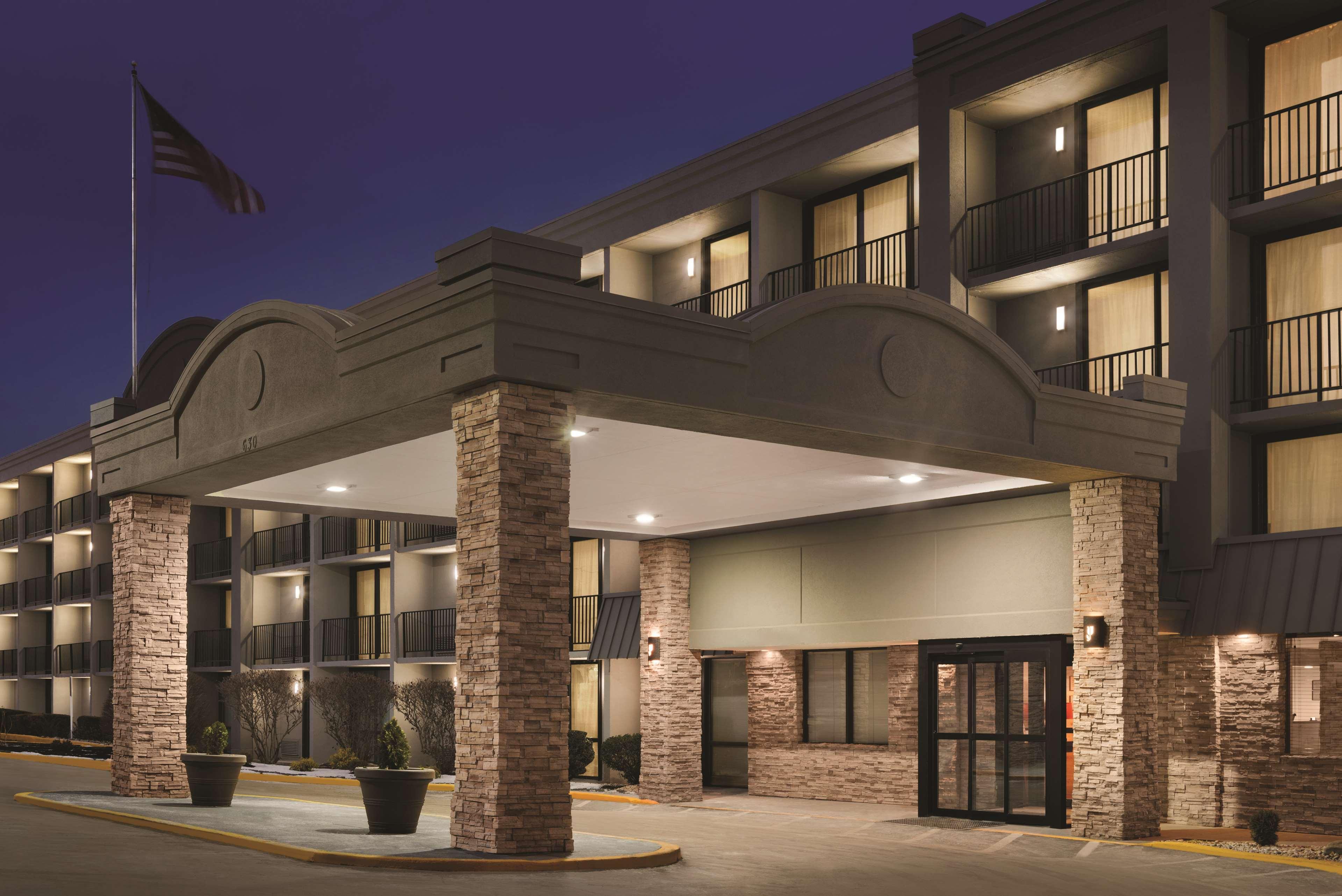 Vista Exterior Country Inn & Suites by Radisson, Erlanger - Cincinnati South