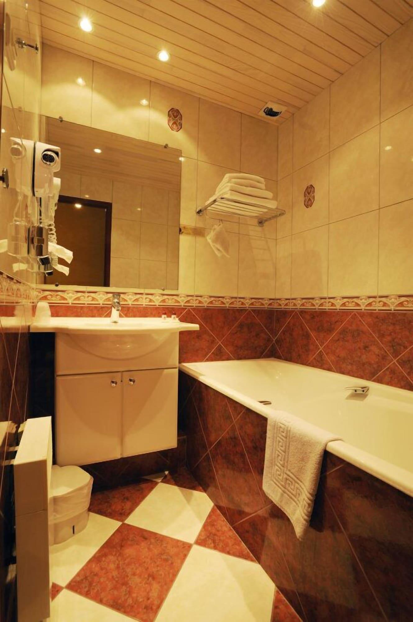Equipamiento de Habitación Citotel Le Cedre