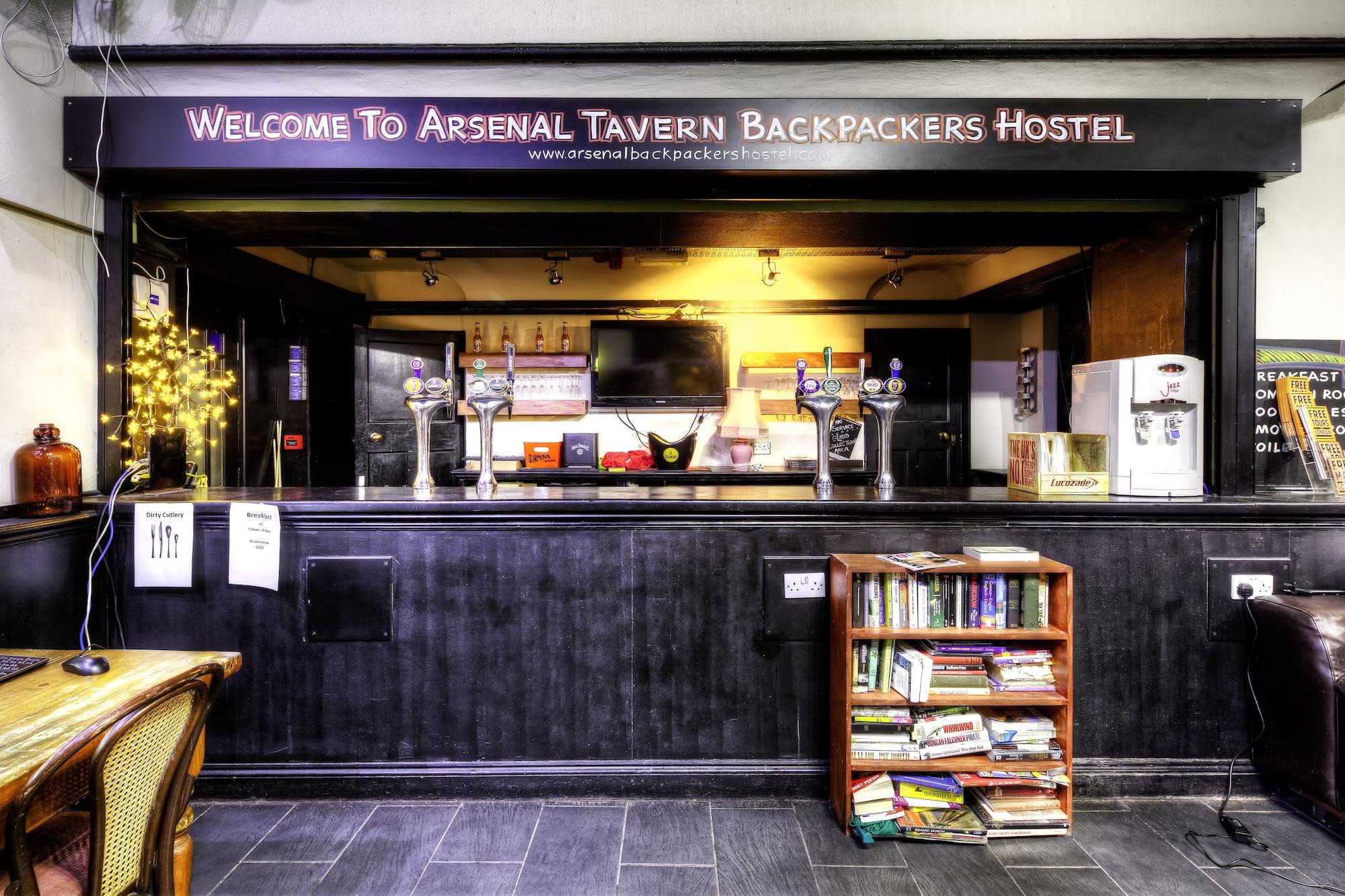 Varios Arsenal Tavern Backpackers