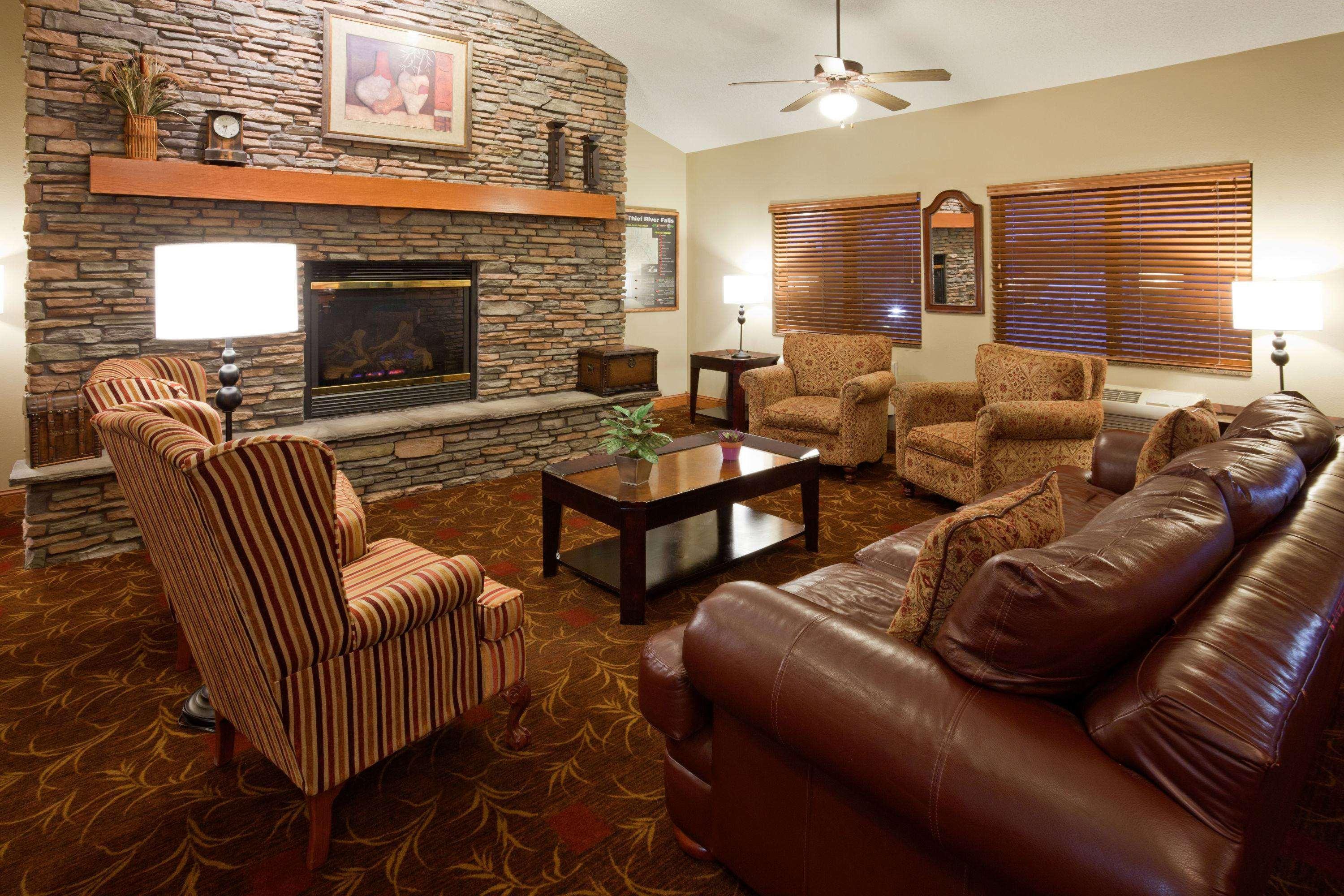 Vista Lobby AmericInn by Wyndham Thief River Falls