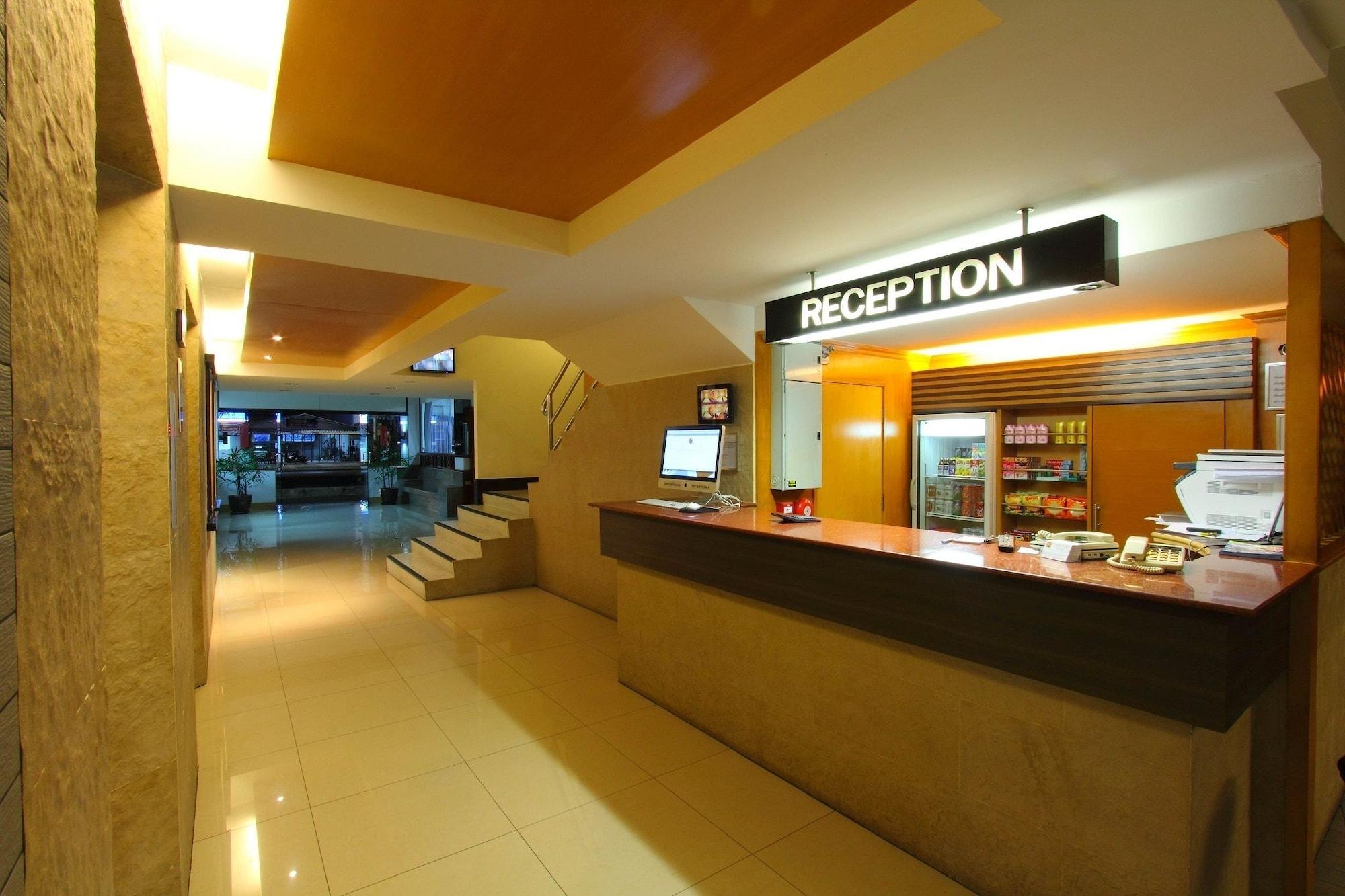 Vista Lobby Hi Season Hotel