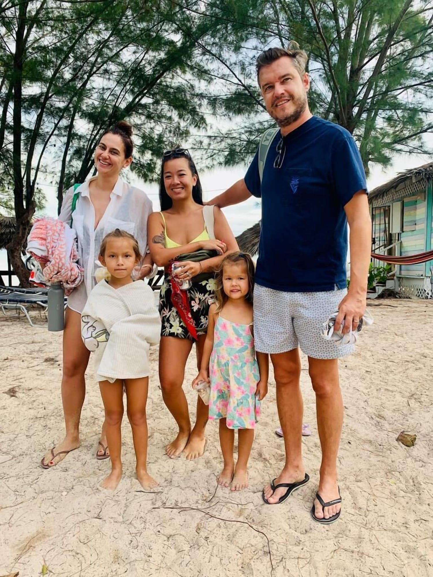 Vista Exterior Coral Harbour Beach House And Villas