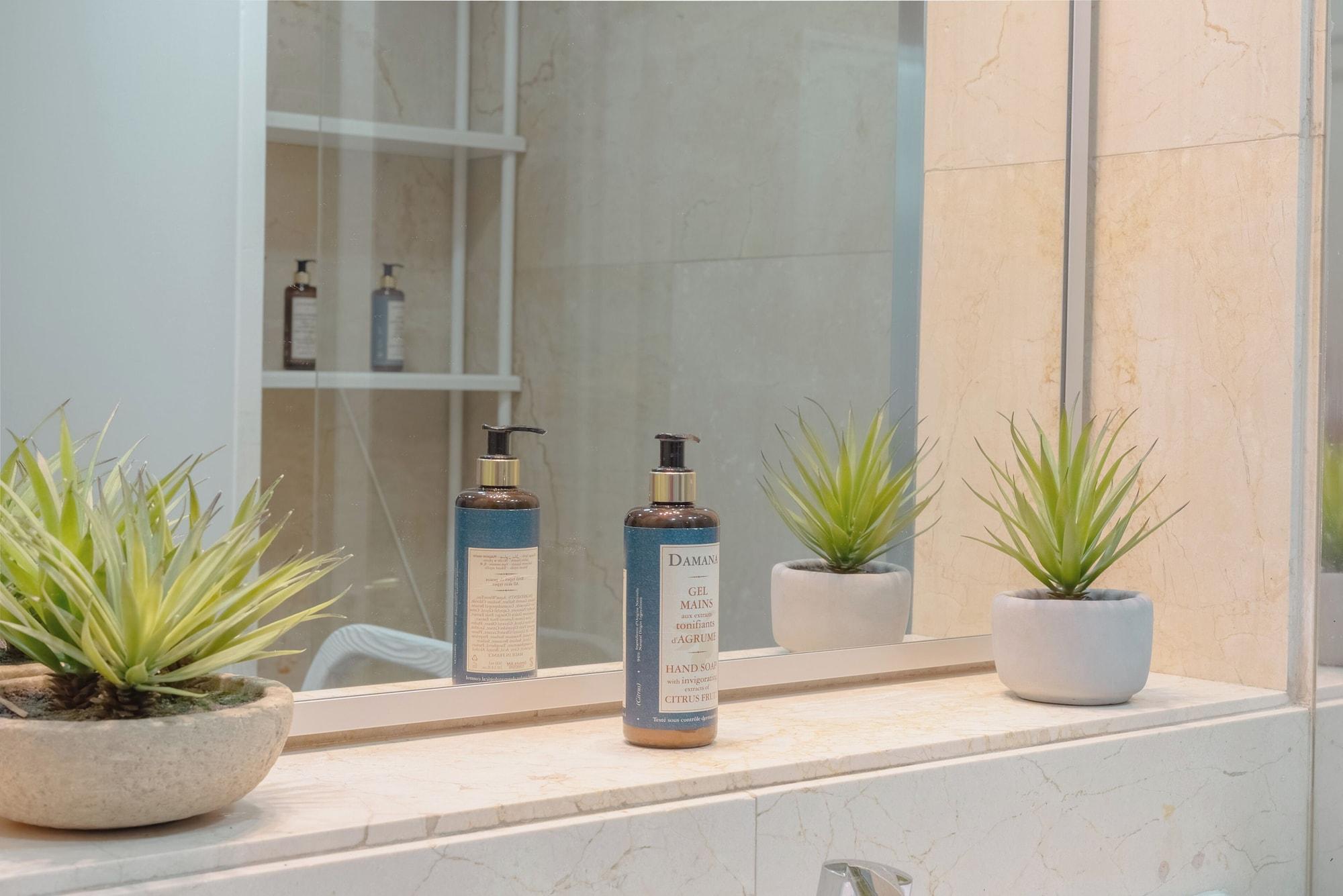 Varios Smartroom Madrid by Arco