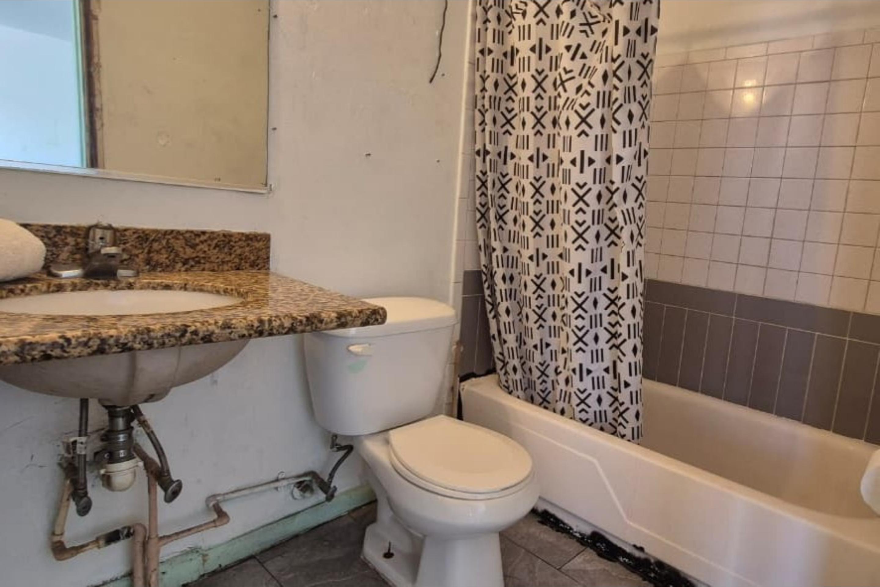 Baño Base Motel By OYO South Tampa