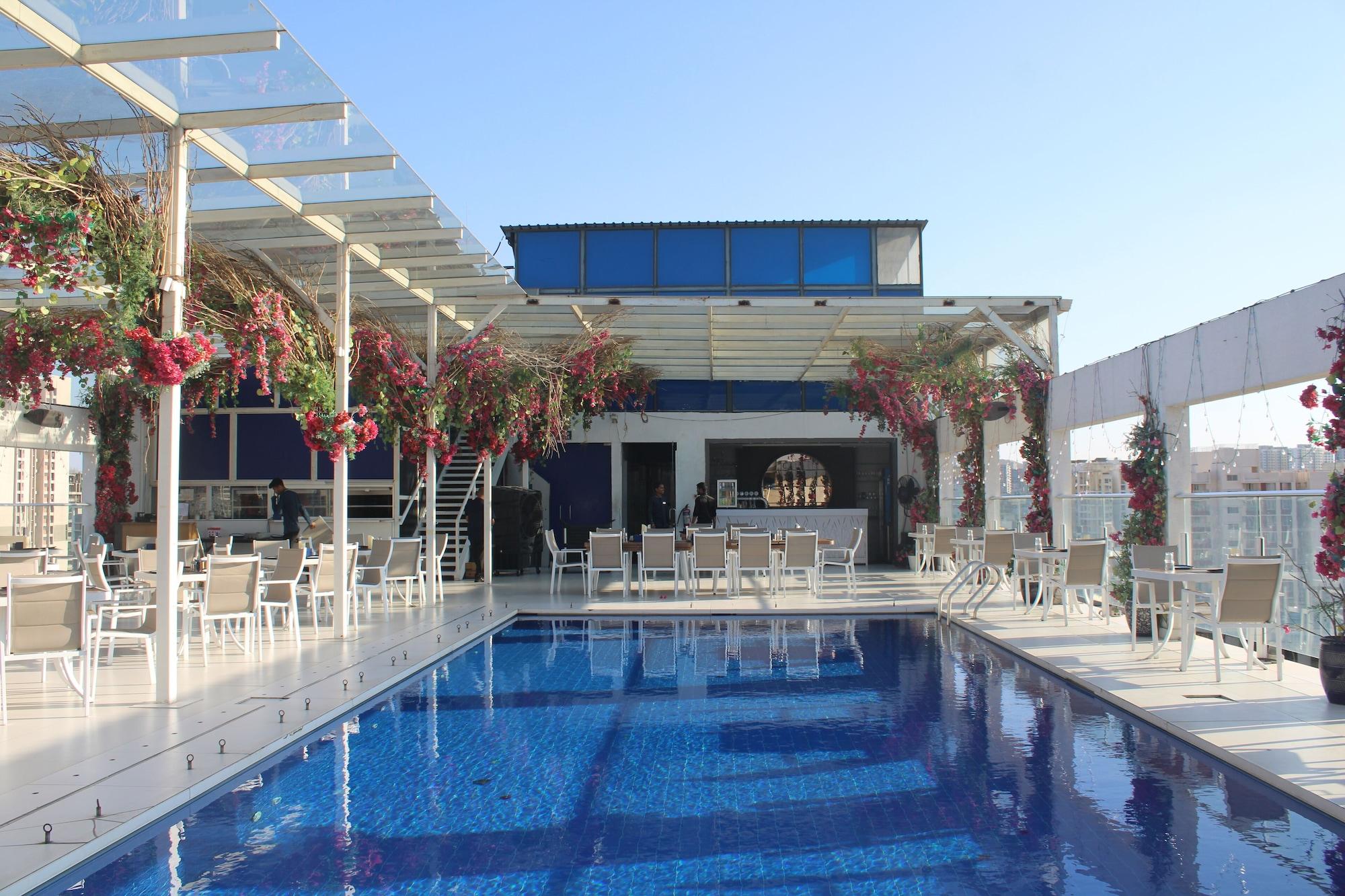 Vista Piscina Hilton Garden Inn Pune Hinjawadi