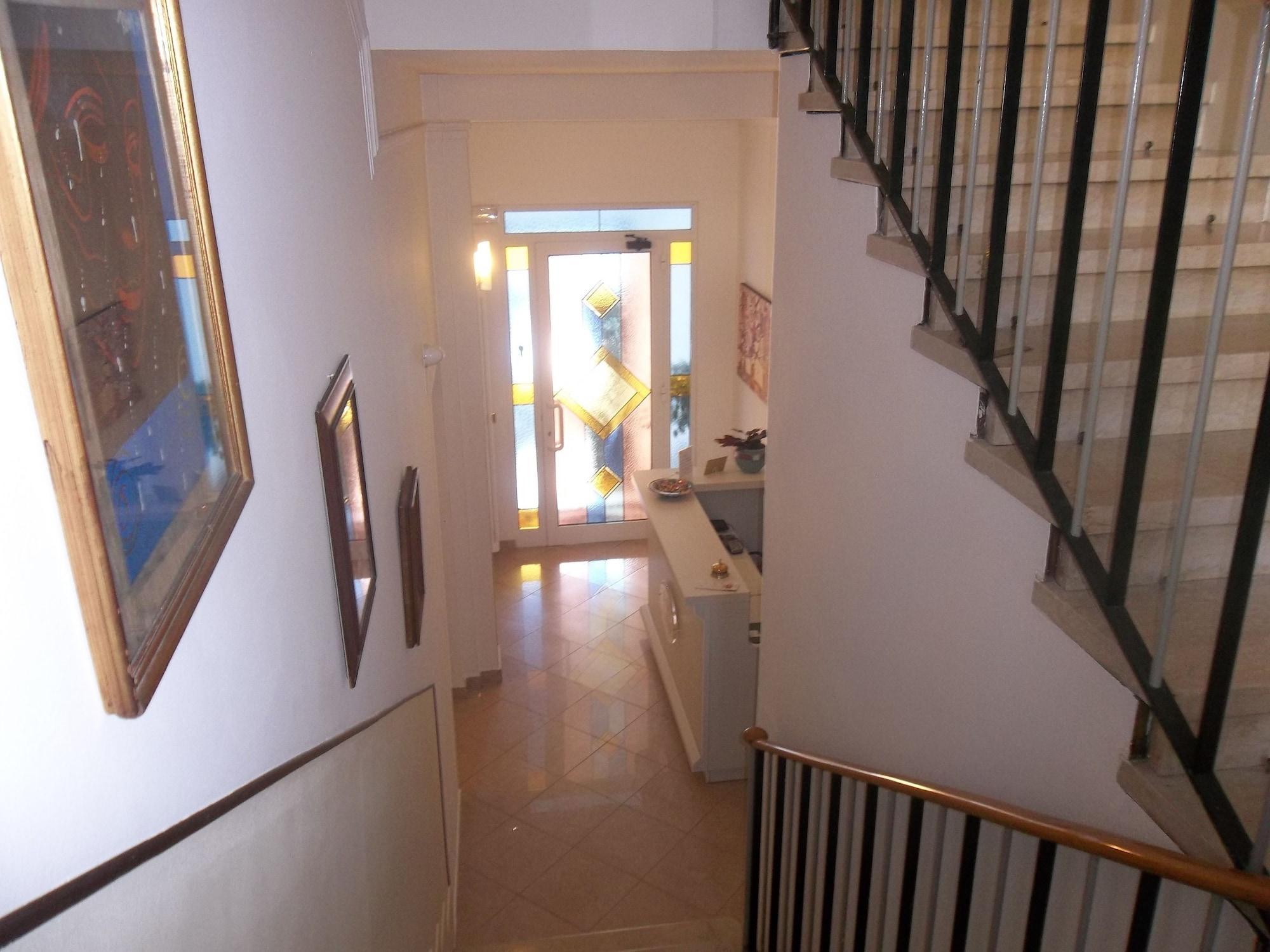 Vista Lobby Albergo Amalfi Milano