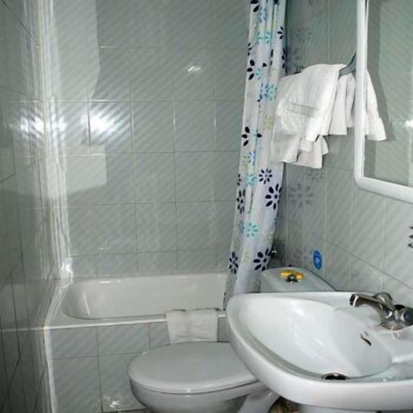 Equipamiento de Habitación Hostal Galaico