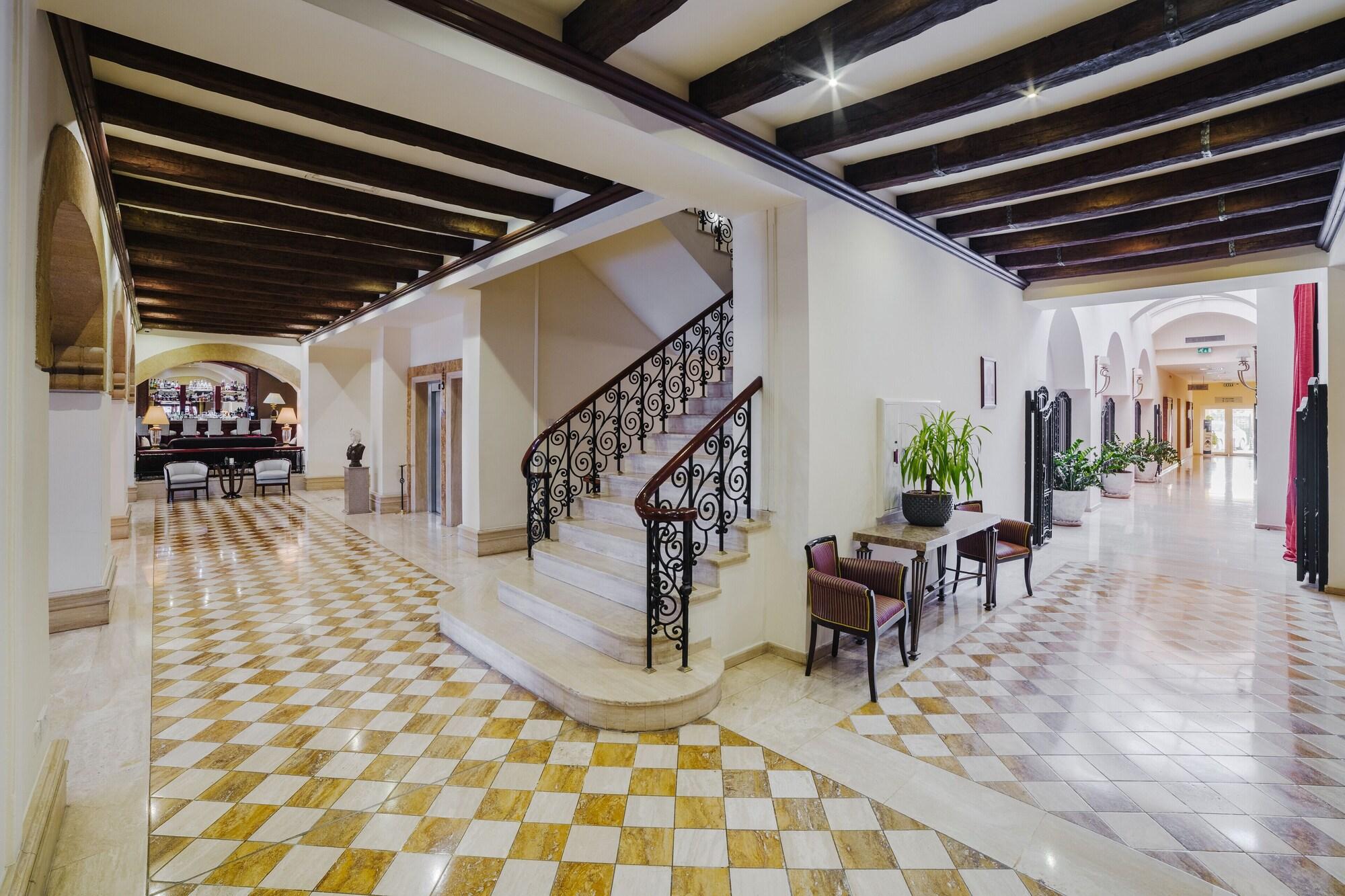 Vista Lobby The Arkin Colony Hotel