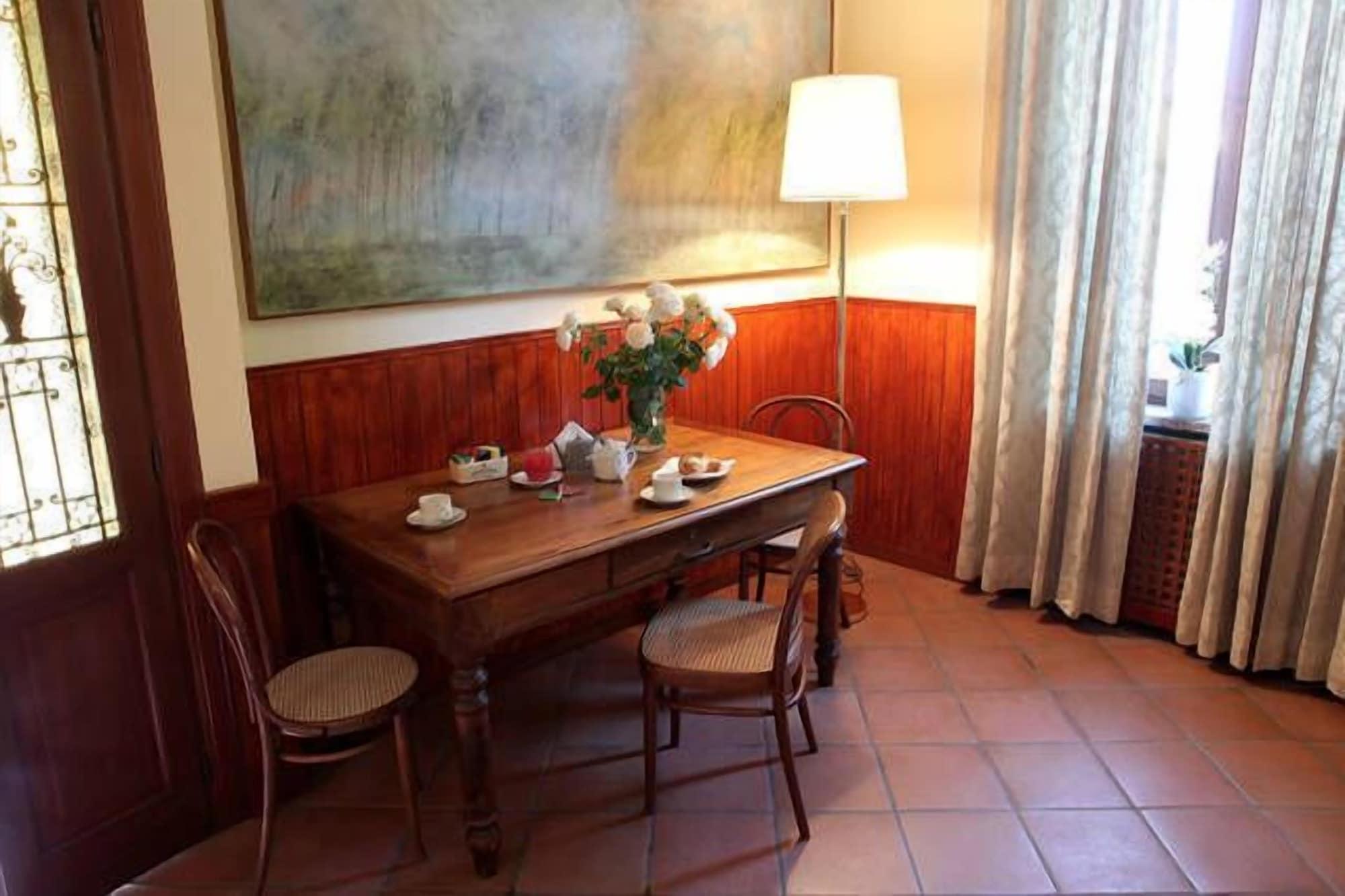 Equipamiento de Habitación Dependance Hotel Cyrano