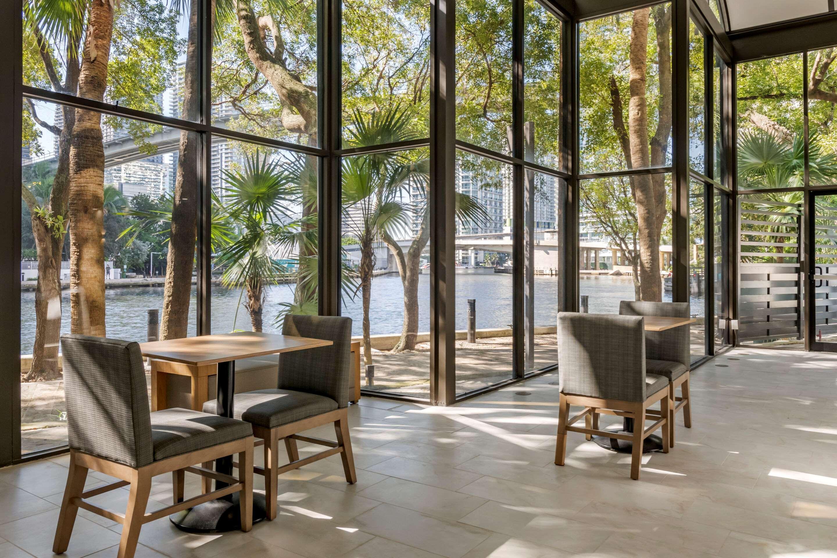 Restaurant Comfort Inn & Suites Downtown Brickell - Port of Miami