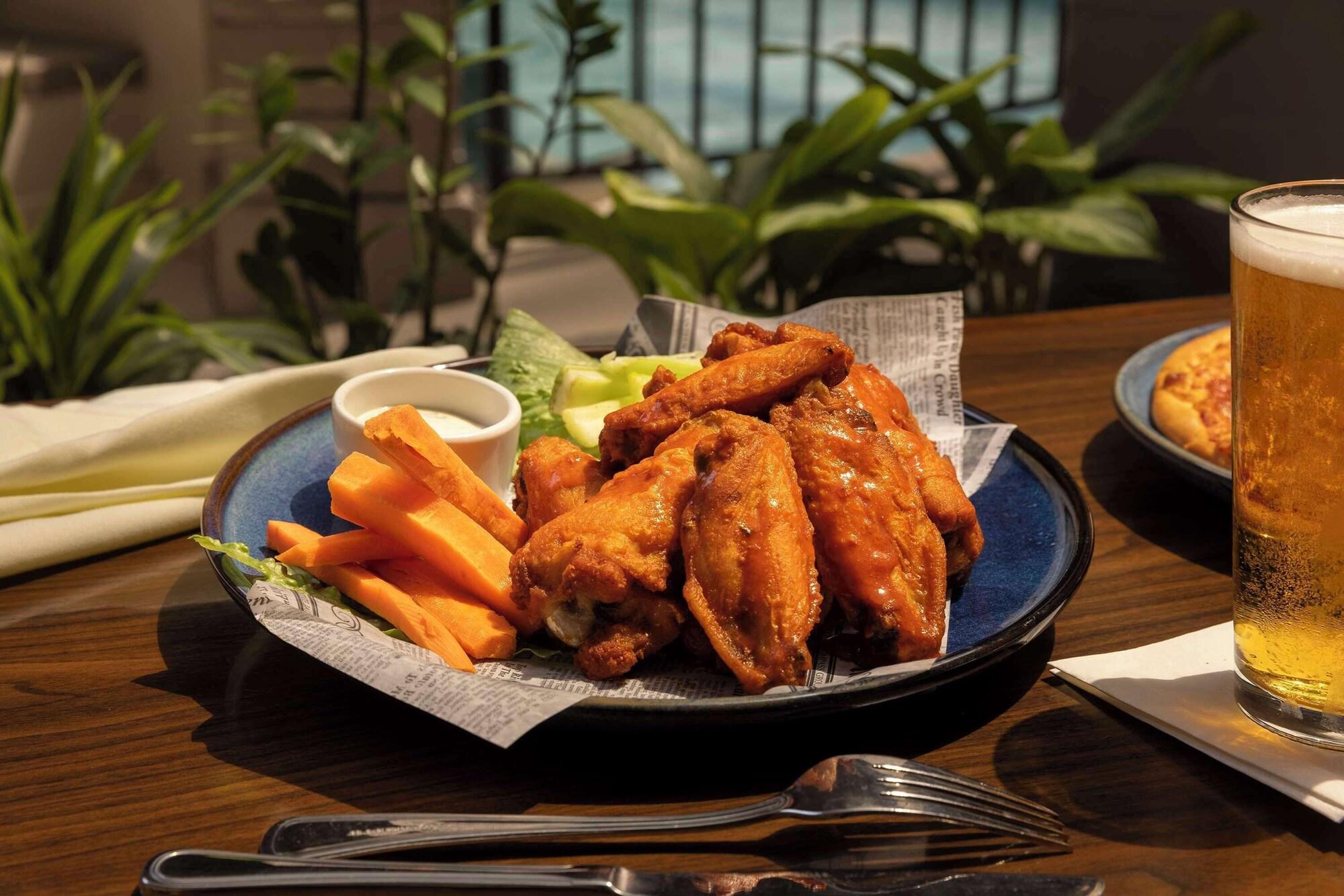 Bar/Salón Embassy Suites by Hilton Anaheim North