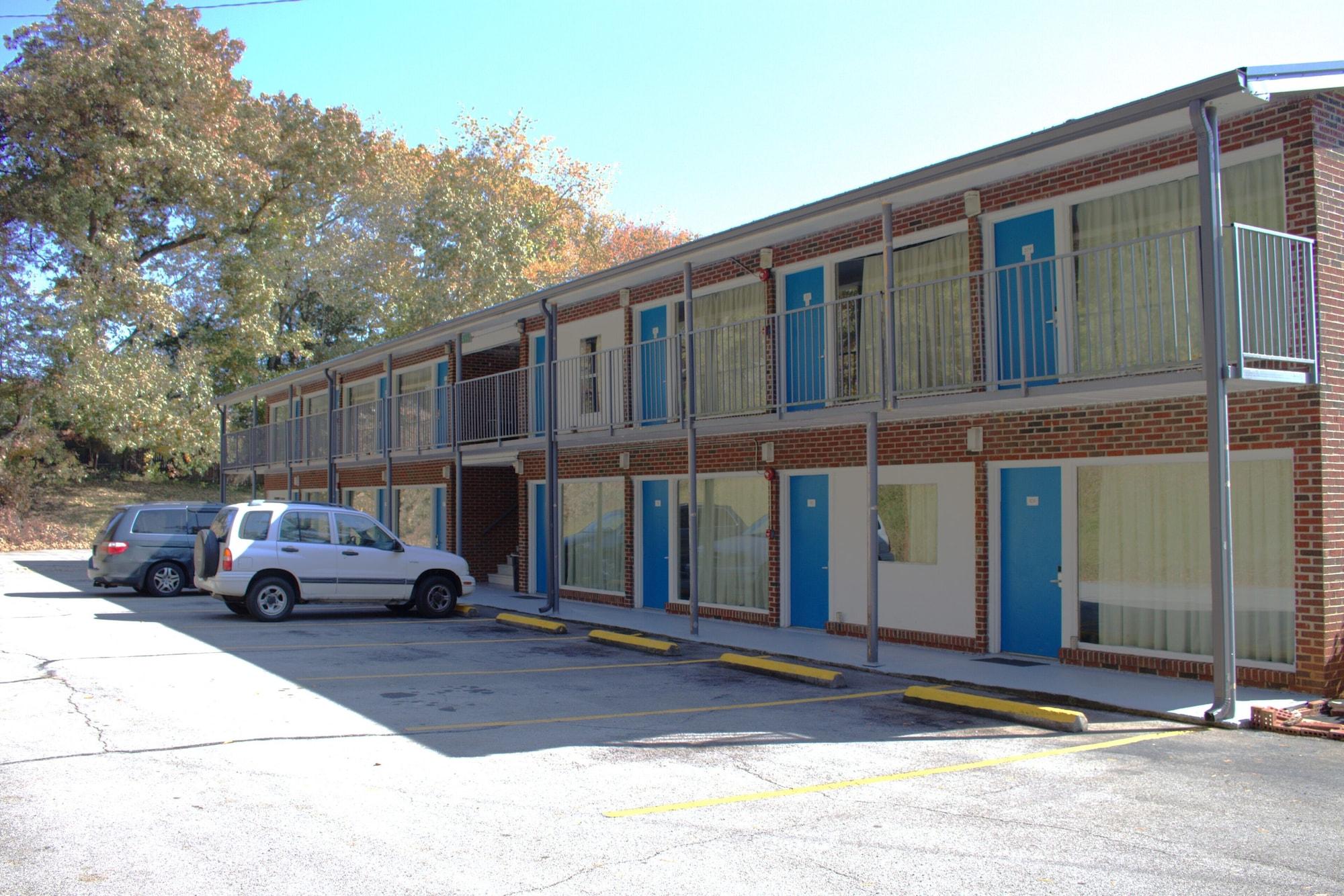 Vista Exterior Volunteer Inn at Church Hill