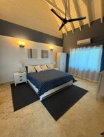 Alquiler Vacacional - Spacious and bright centrally located villa perfect for groups or families.