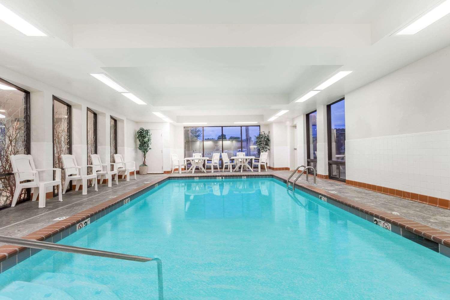 Vista Piscina Days Inn SPRINGFIELD South