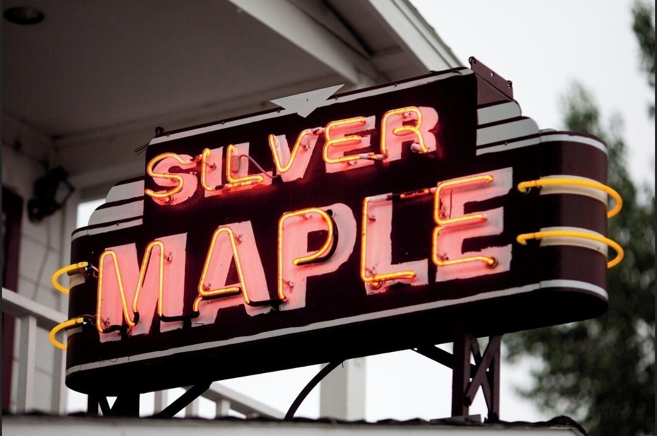 Varios Silver Maple Inn
