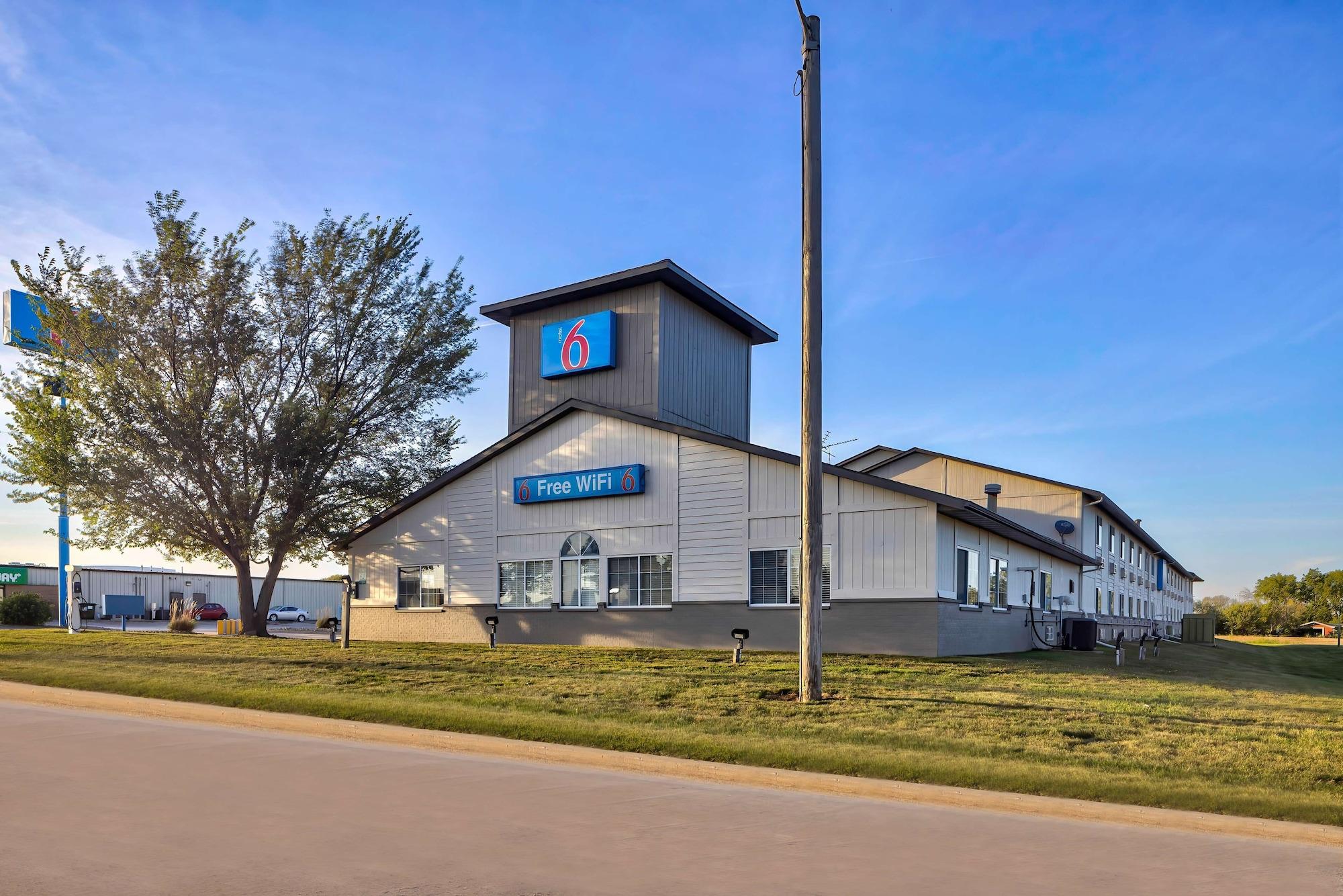 Vista Exterior Motel 6 Stuart, IA