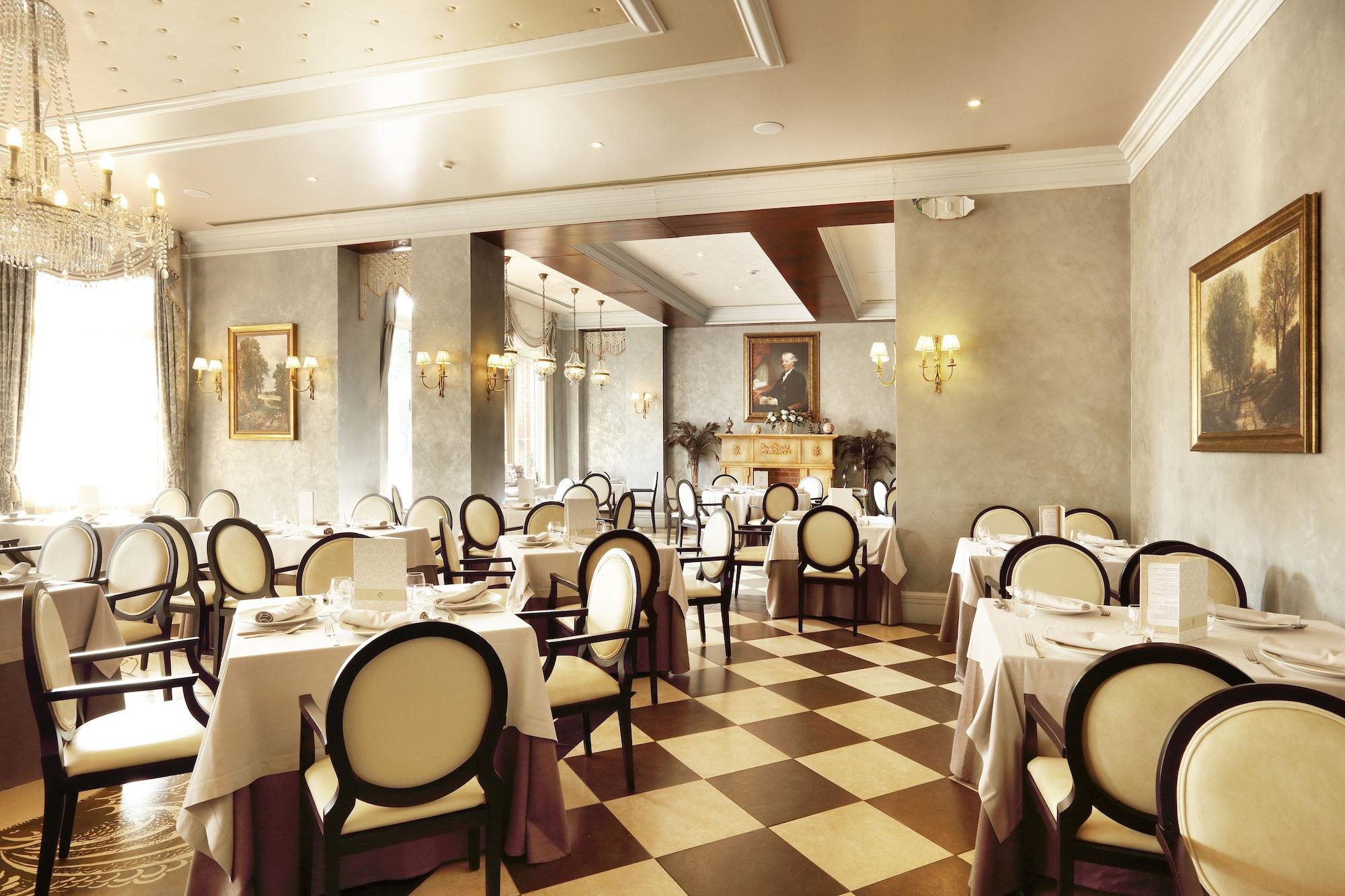 Restaurant PortAventura Hotel Lucy's Mansion - Includes unlimited access & Express wristband to PortAventura Park & Ferrari Land