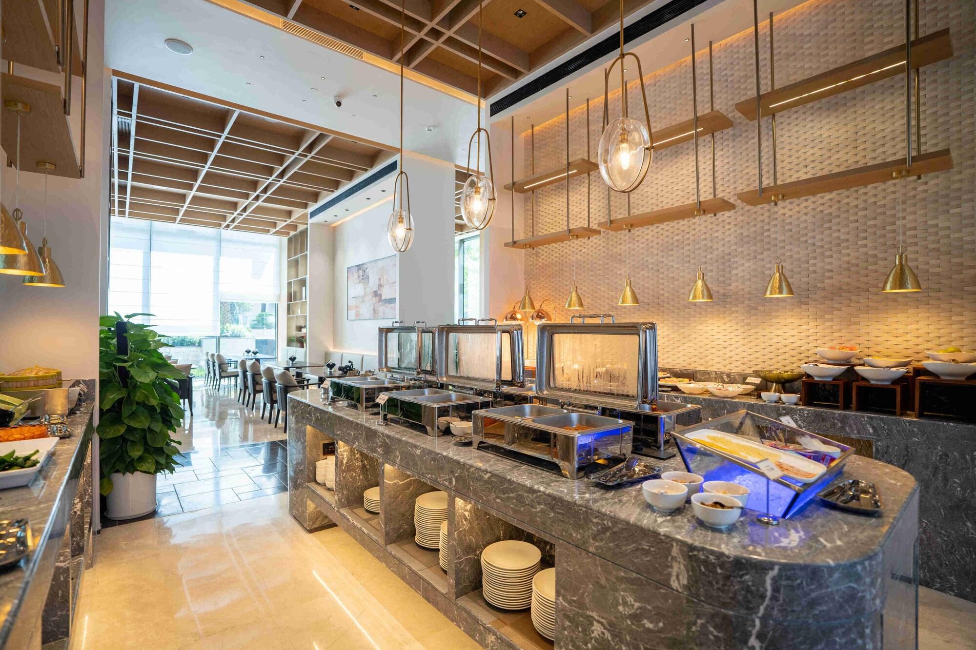 Restaurant CM Plus Service Apartment Shenzhen Taige