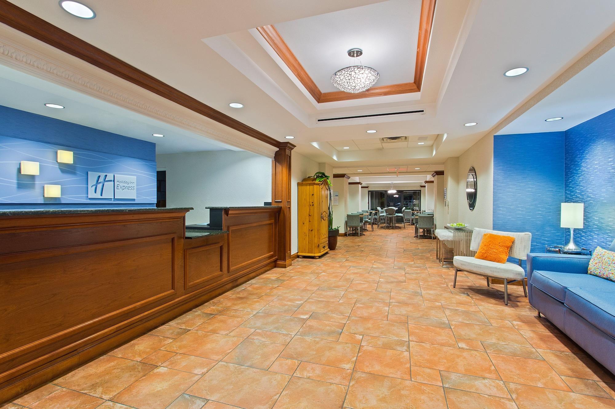 Vista Lobby Holiday Inn Express Hotel & Suites Clearwater North-Dunedin by IHG