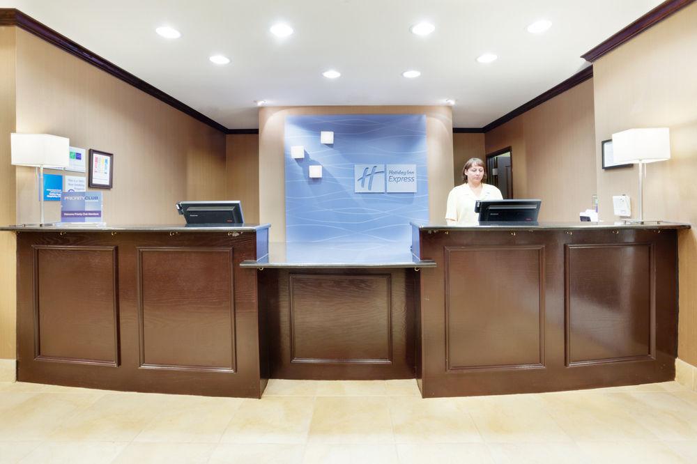 Vista Lobby Holiday Inn Express & Suites Georgetown by IHG