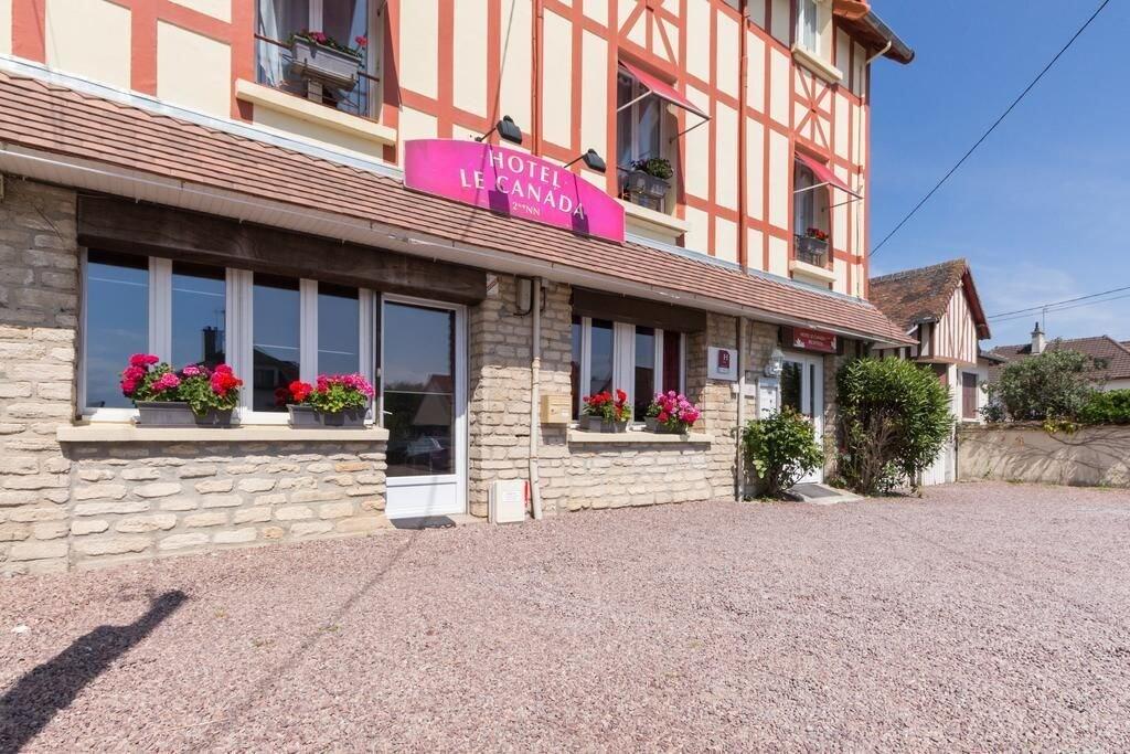 Varios Hotel Le Canada