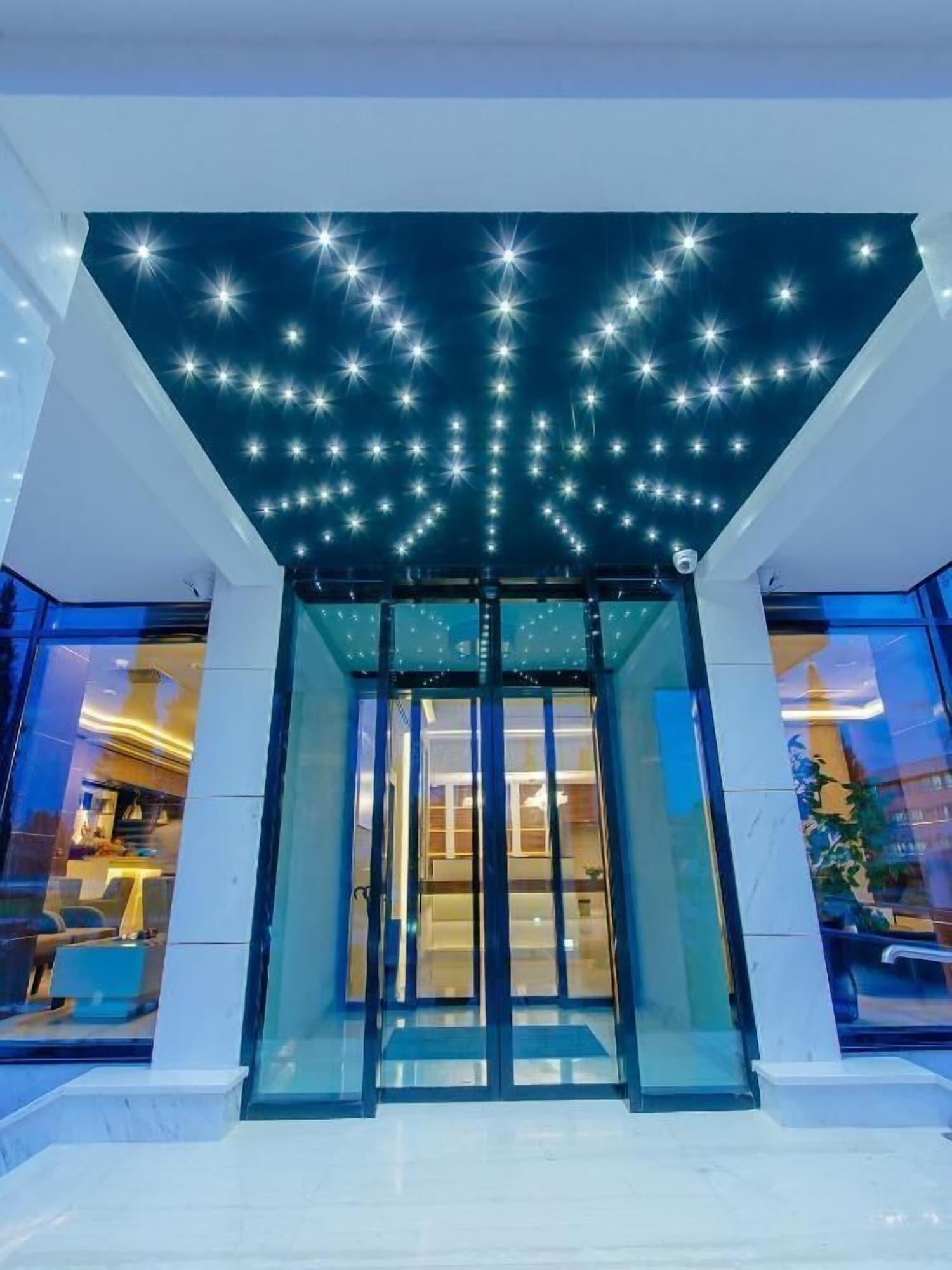 Vista Exterior Hotel New Star