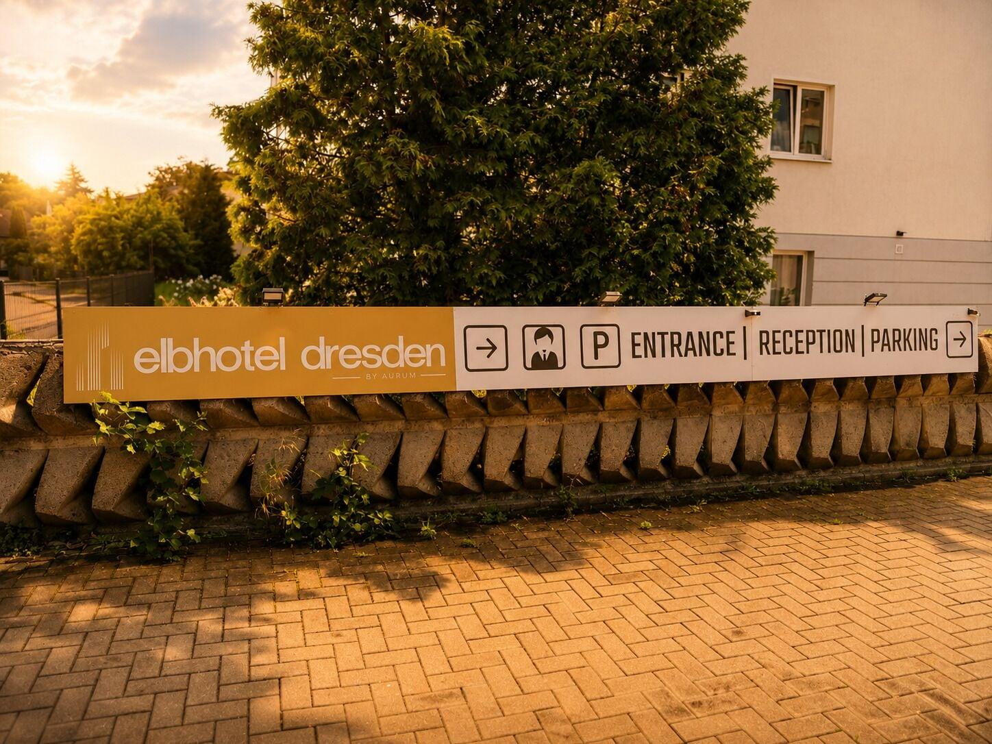 Vista Exterior Elbhotel Dresden by Aurum