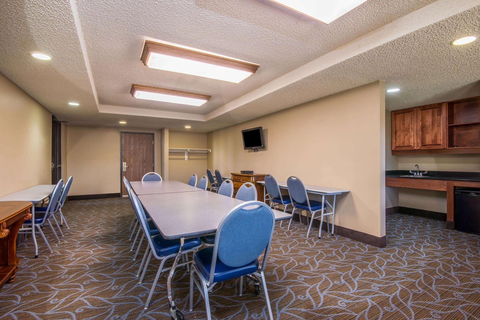 Sala de Reuniones AmericInn by Wyndham Windsor Ft. Collins