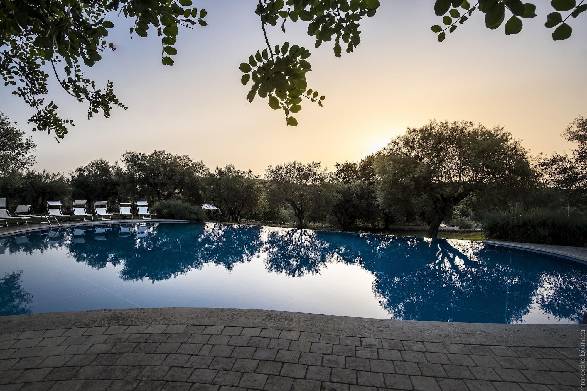 Vista Piscina Hotel Masseria degli Ulivi