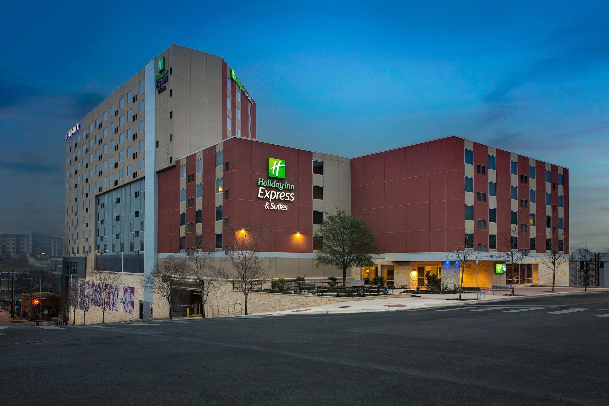 Vista Exterior Holiday Inn Express & Suites Austin Downtown - University by IHG