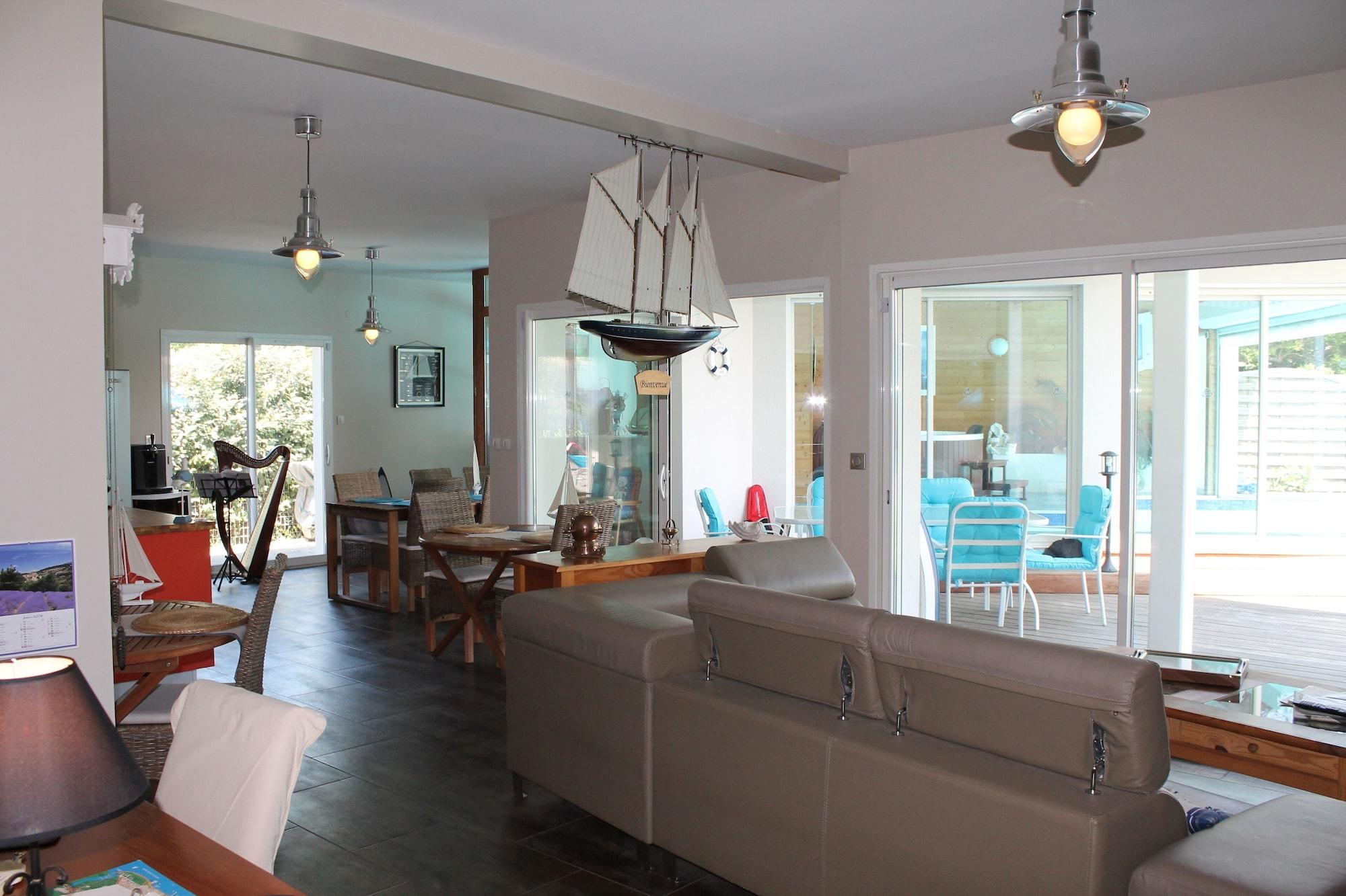 Bar/Salón ARESIA
