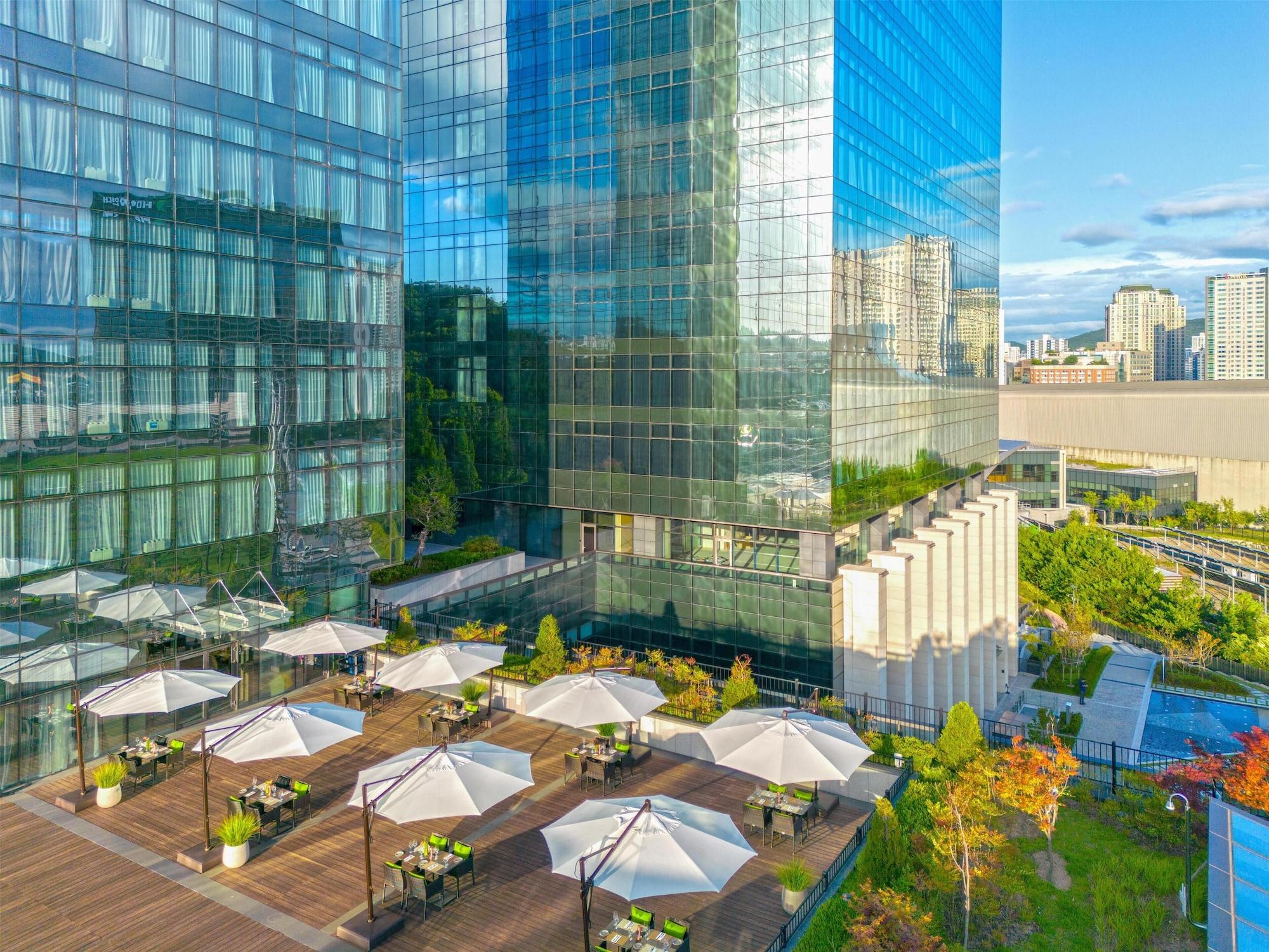 Vista Exterior Doubletree By Hilton Seoul Pangyo Residences