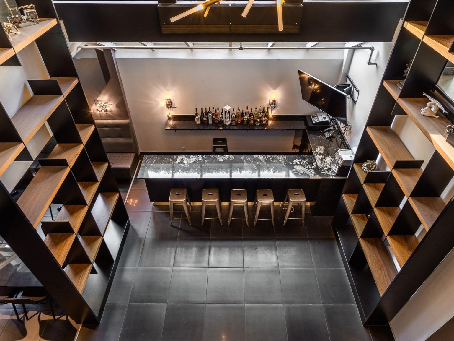 Bar/Salón Empire Suites
