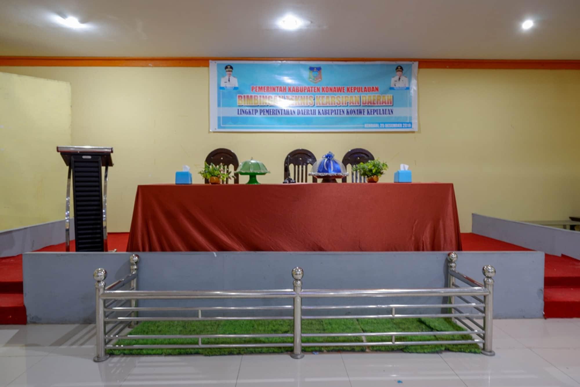 Sala de Reuniones RedDoorz near Citraland Waterpark Kendari