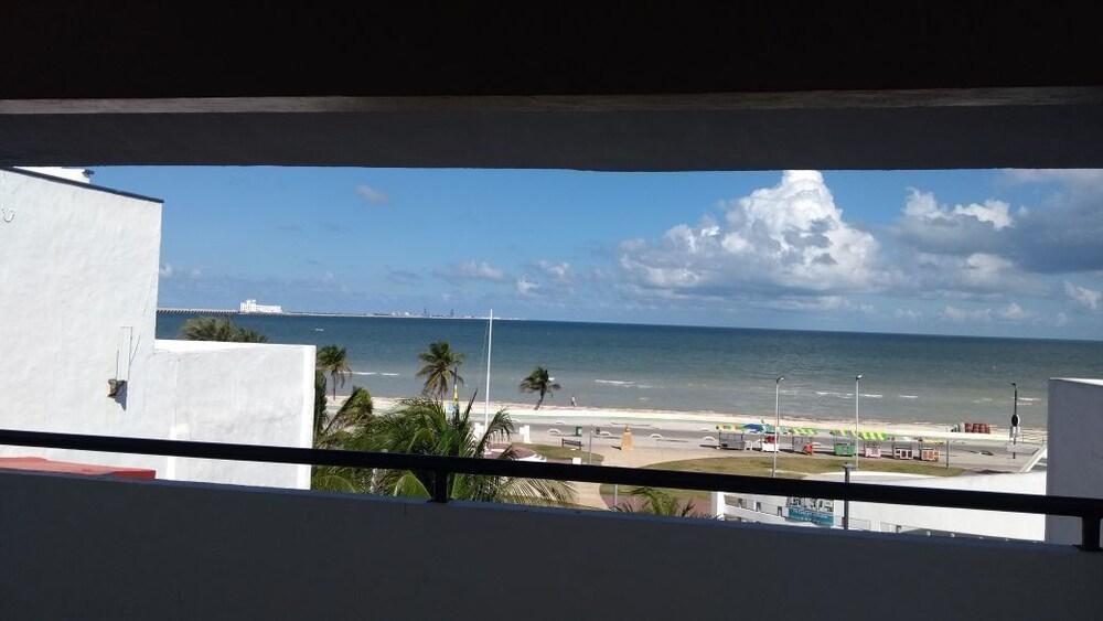 Playa Progreso Beach Hotel