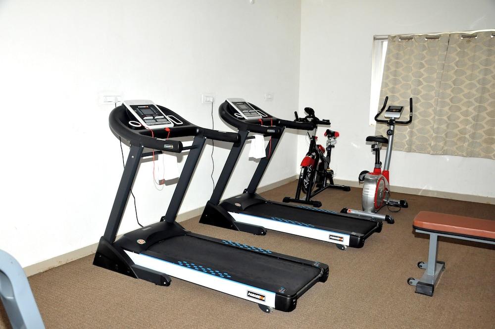 Gimnasio Triguna Clarks Inn