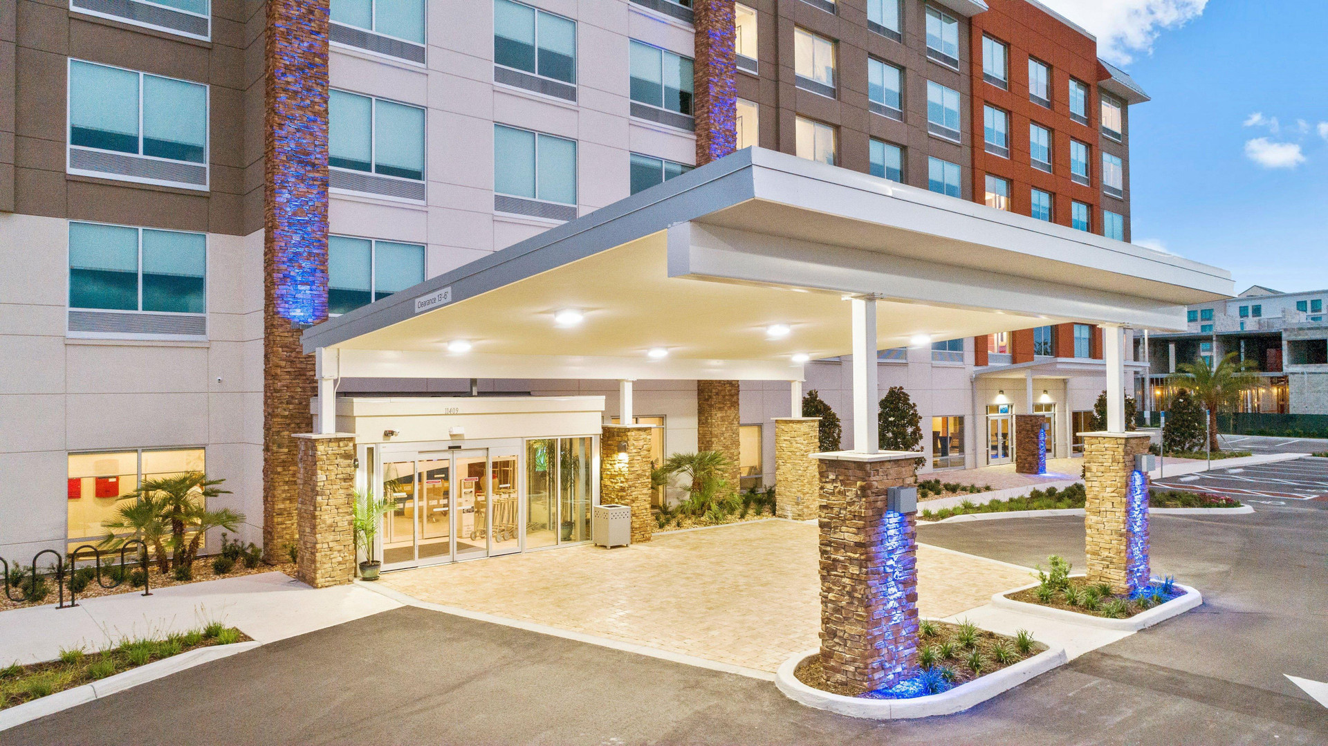 Vista Exterior Holiday Inn Express & Suites Orlando - Lake Buena Vista by IHG