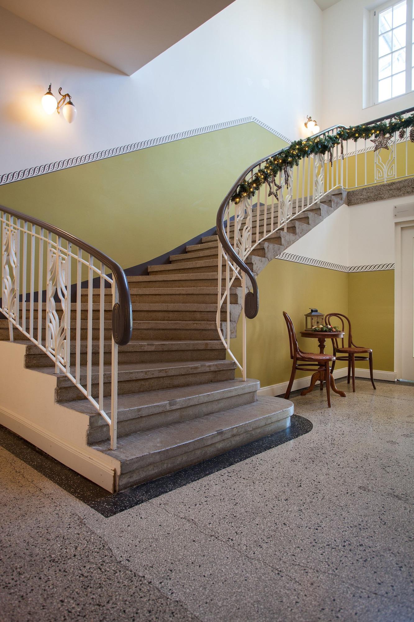 Varios Hotel Halber Mond