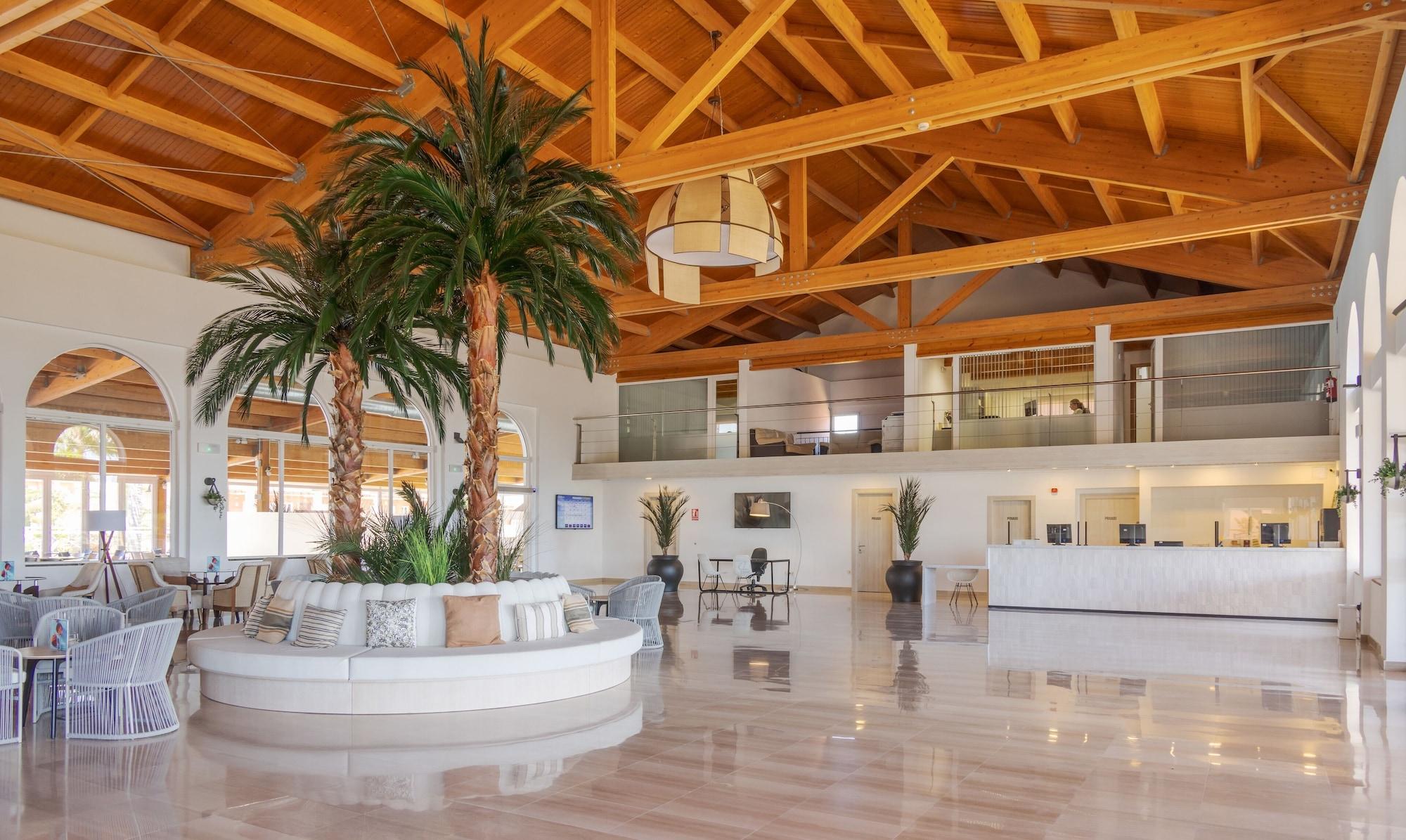 Vista Lobby Aparthotel ILUNION Sancti Petri