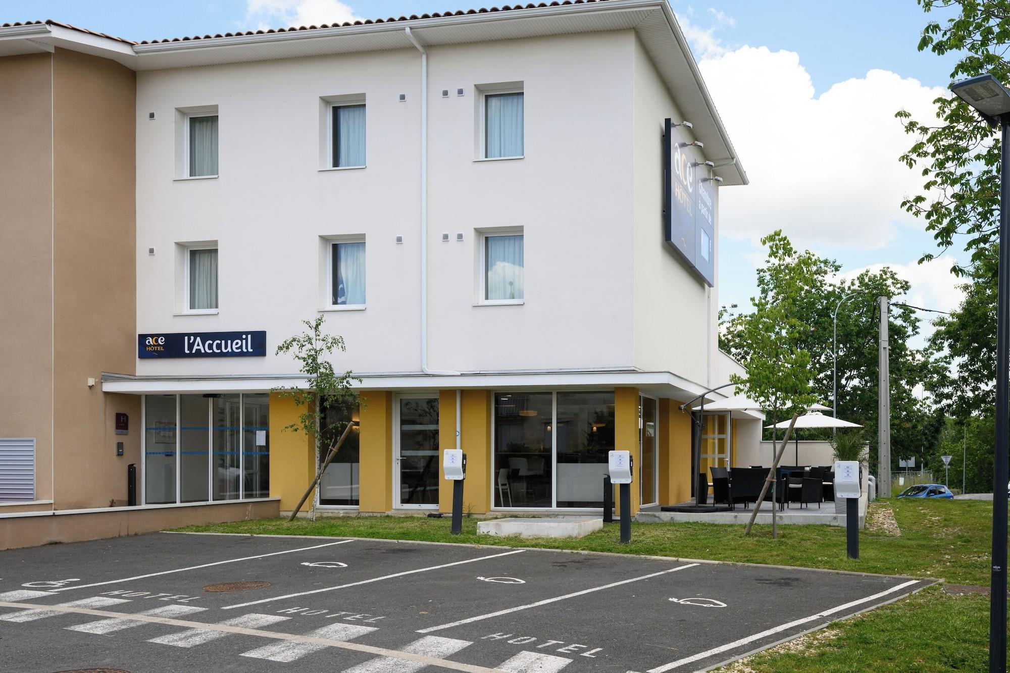 Vista Exterior ACE Hôtel Bordeaux Carbon Banc