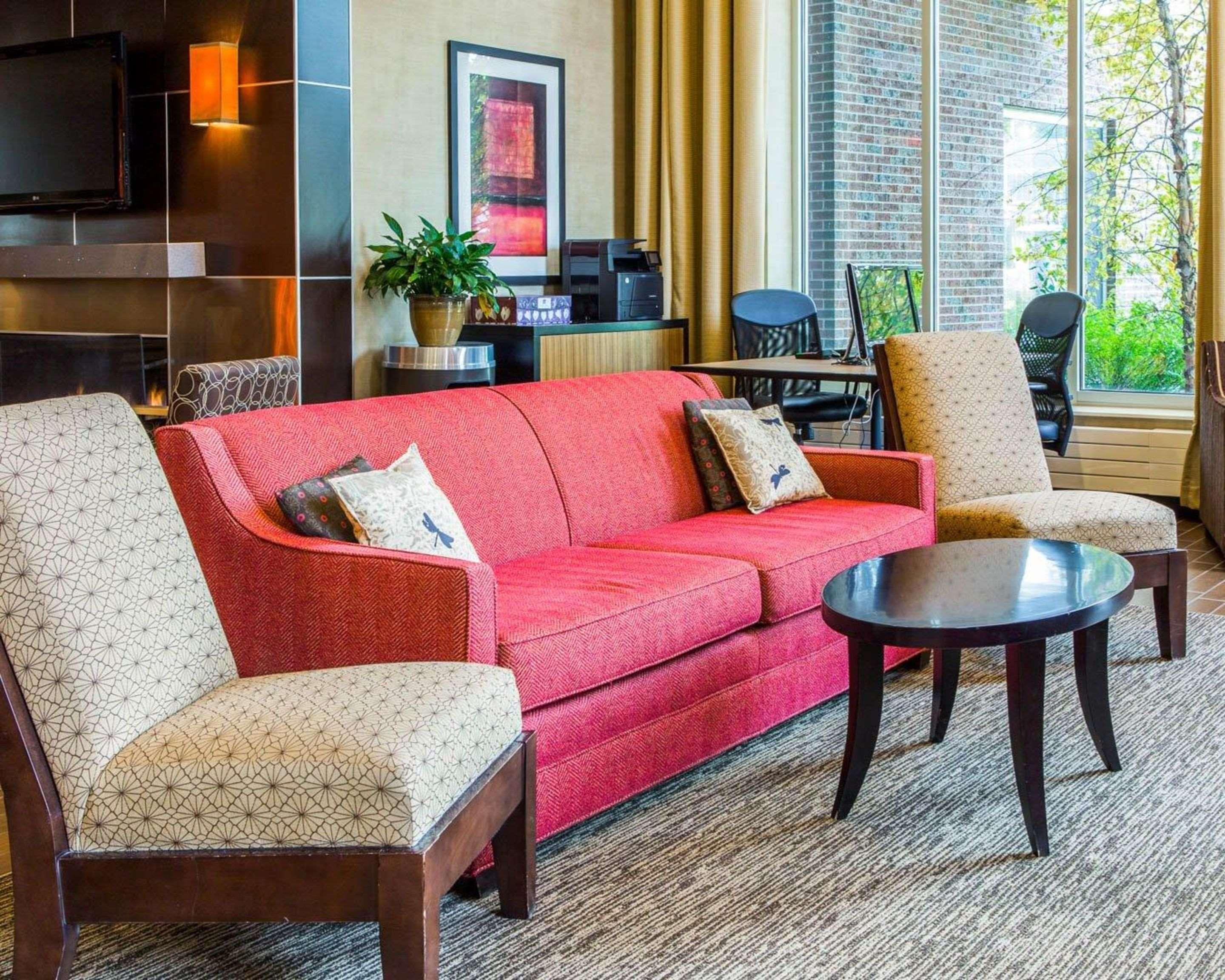 Vista Lobby Cambria Hotel Traverse City