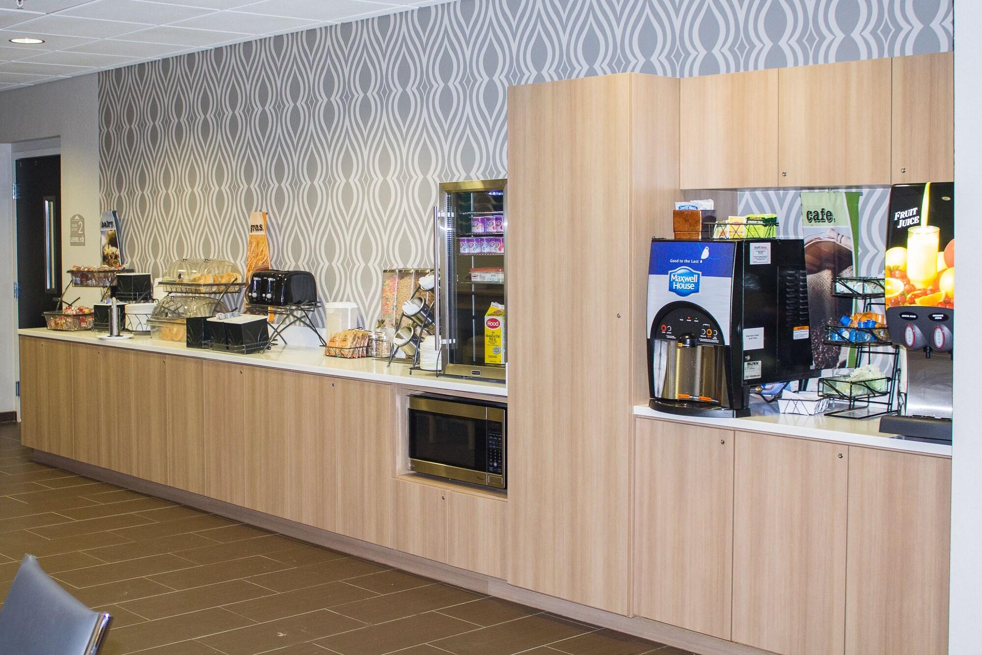 Restaurant Microtel by Wyndham Penn Yan Finger Lakes Region