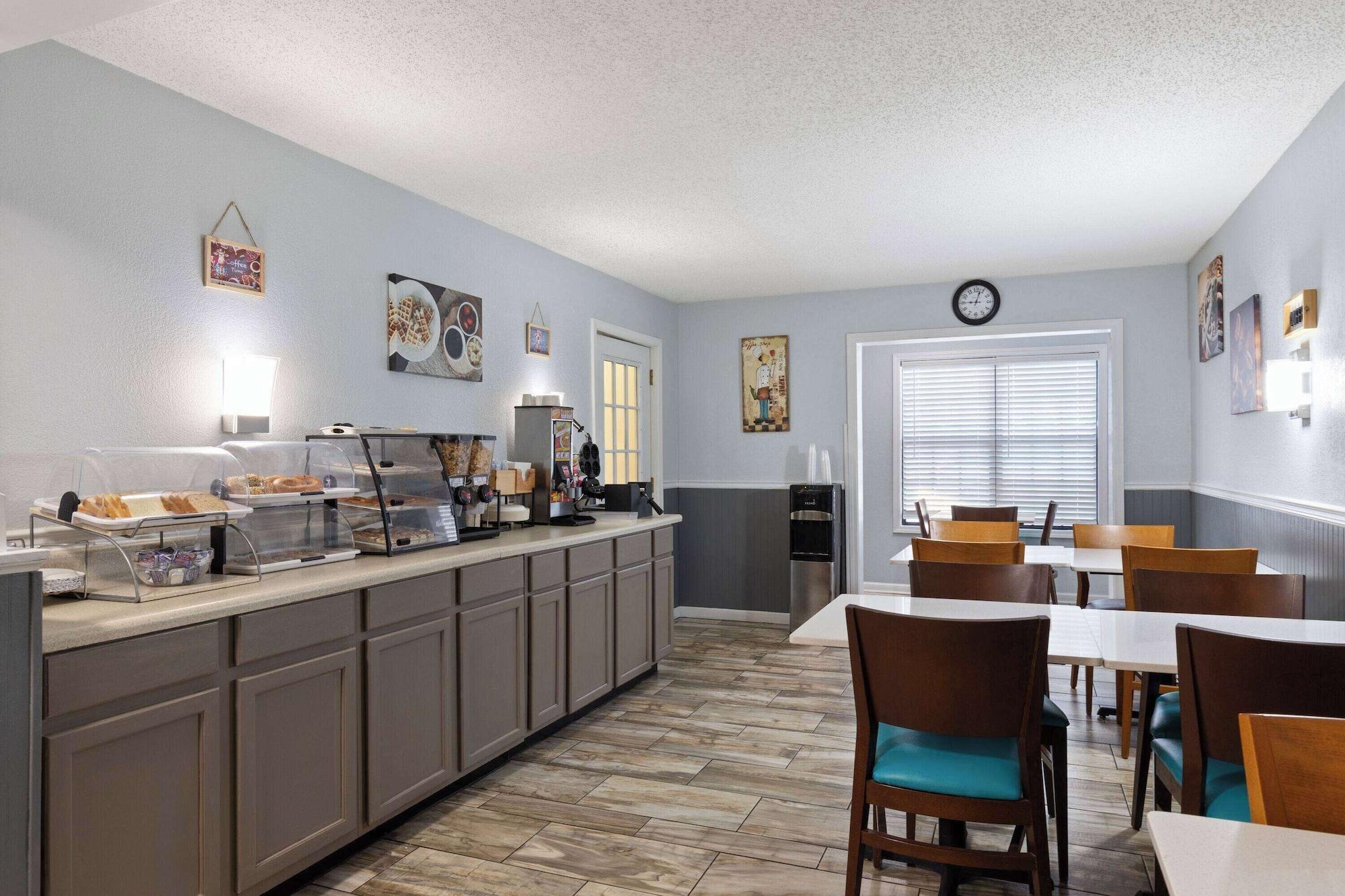 Restaurant Travelodge by Wyndham Perry National Fairgrounds Area I-75