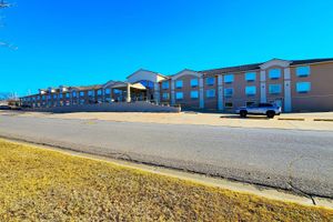 Alojamiento - FairBridge Inn & Suites Canadian